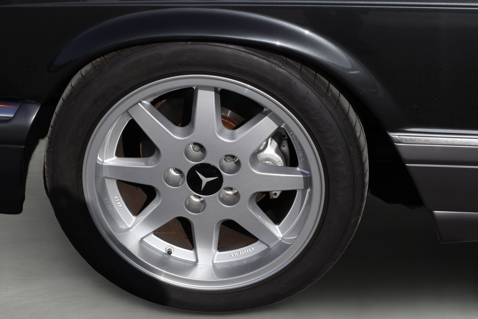 MERCEDES-BENZ 560 SEC Automatic-image-11