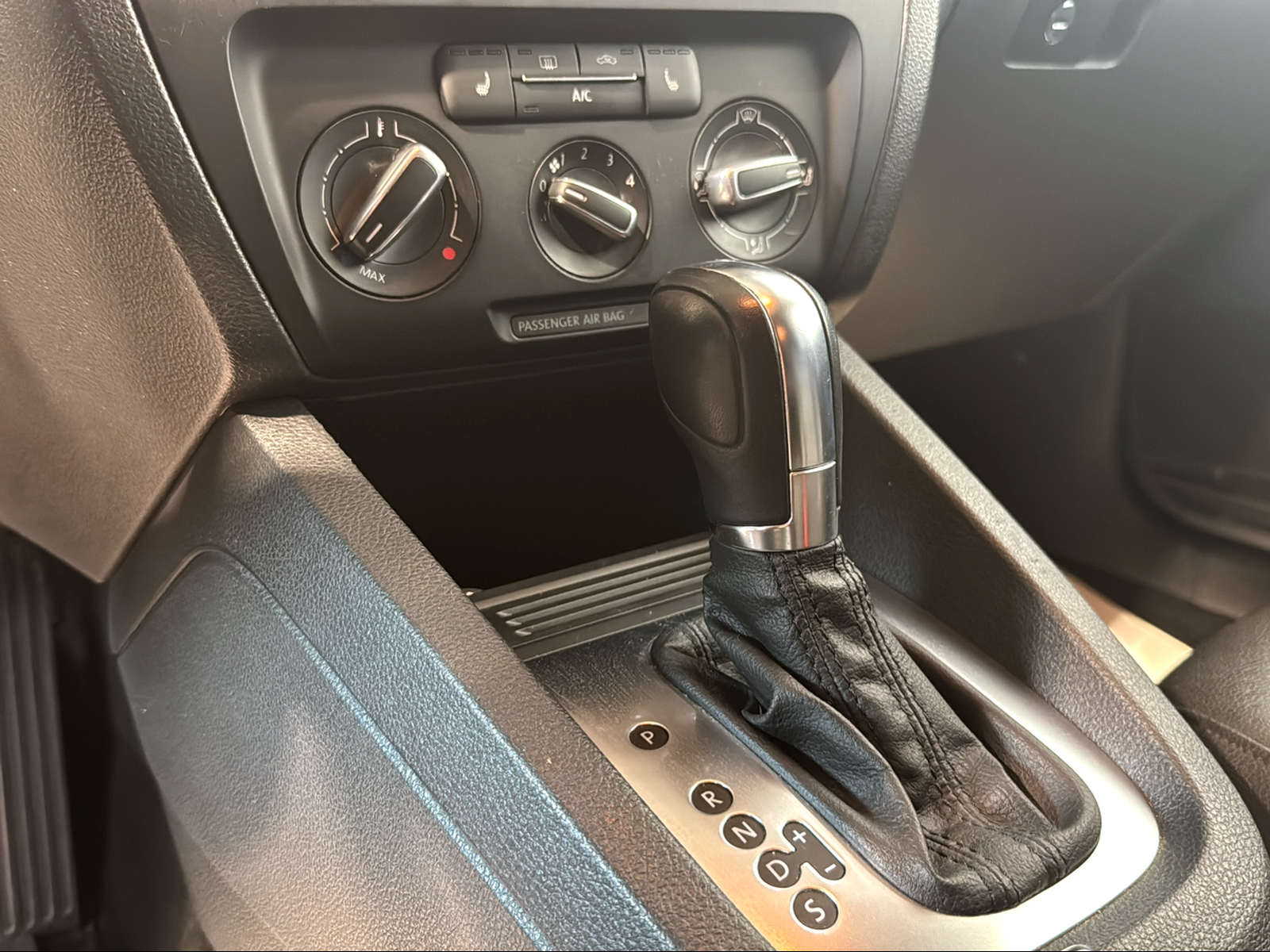 VW JETTA 1.8 TSI USA Import-image-15