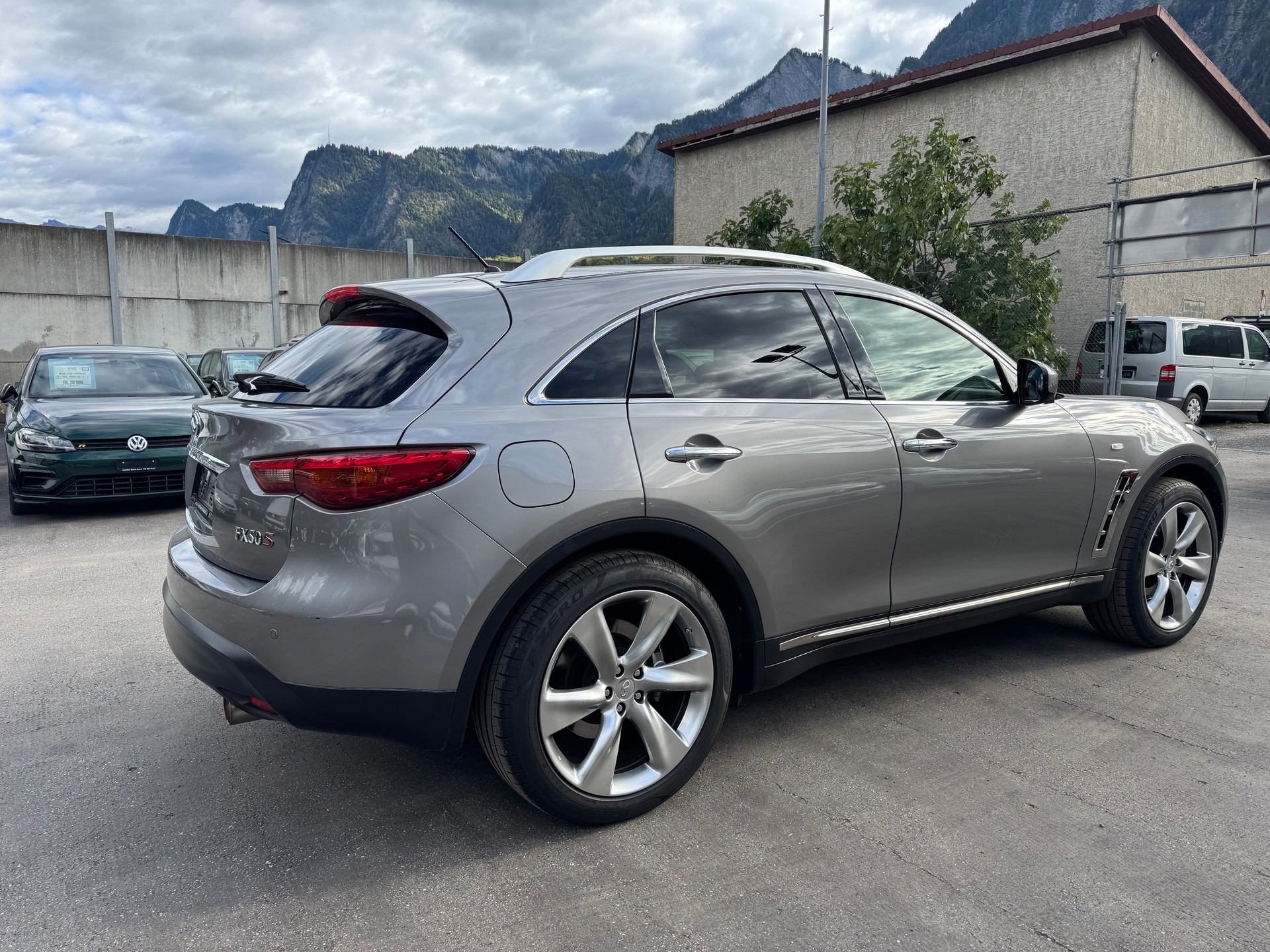 INFINITI FX50 S Premium AWD Automatic-image-3