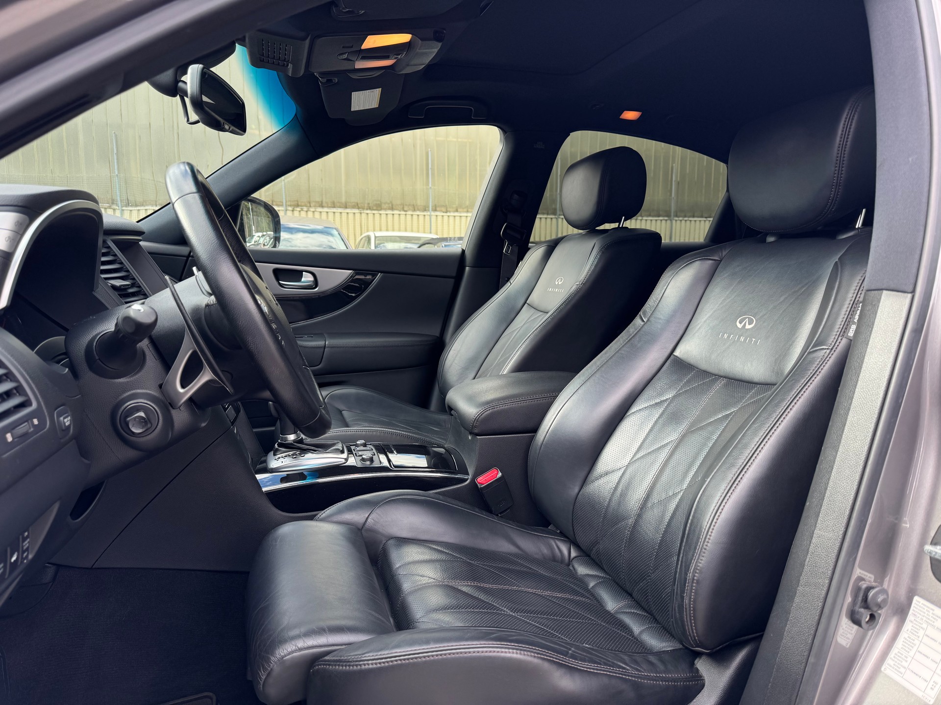 INFINITI FX50 S Premium AWD Automatic-image-9