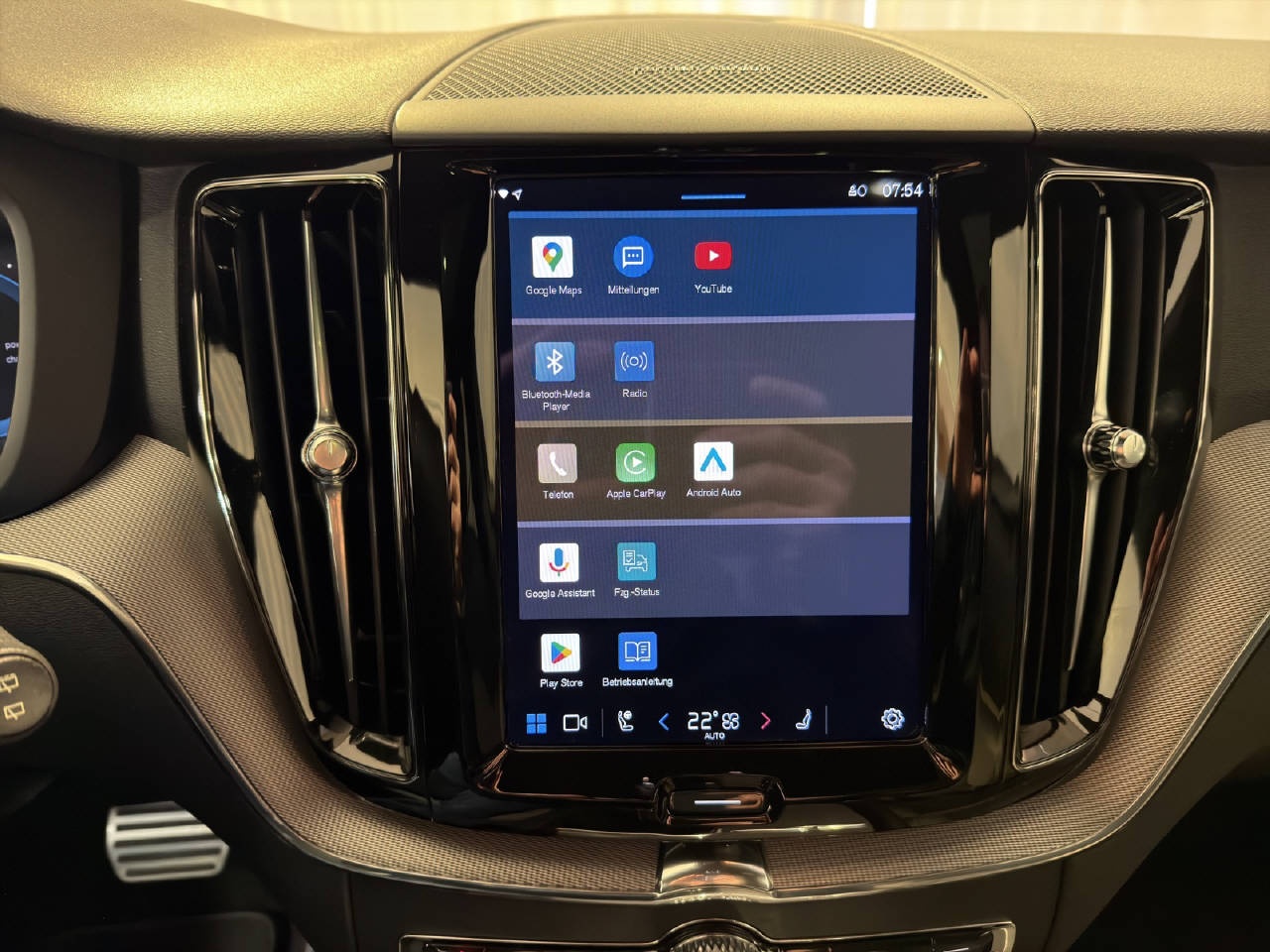 VOLVO XC60 2.0 T6 TE R-Design eAWD-image-12