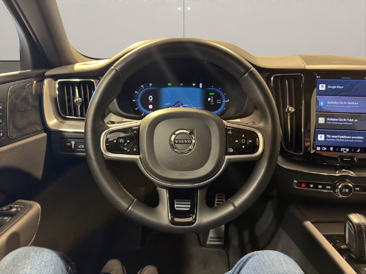 VOLVO XC60 2.0 T6 TE R-Design eAWD-image-9