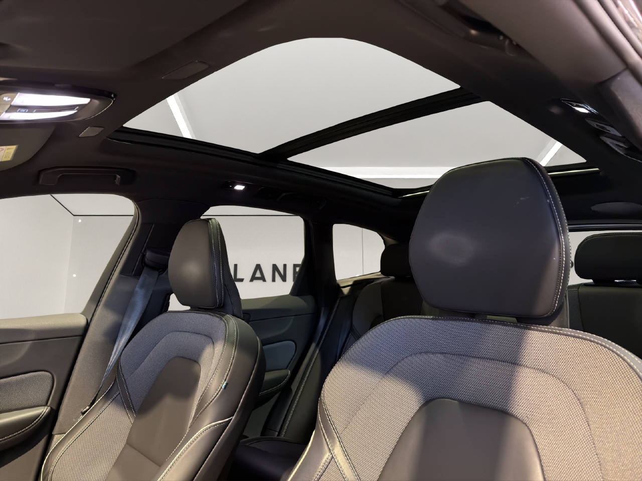VOLVO XC60 2.0 T6 TE R-Design eAWD-image-13