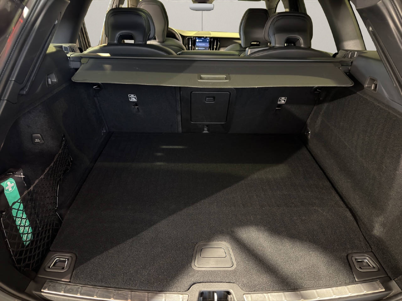 VOLVO XC60 2.0 T6 TE R-Design eAWD-image-7