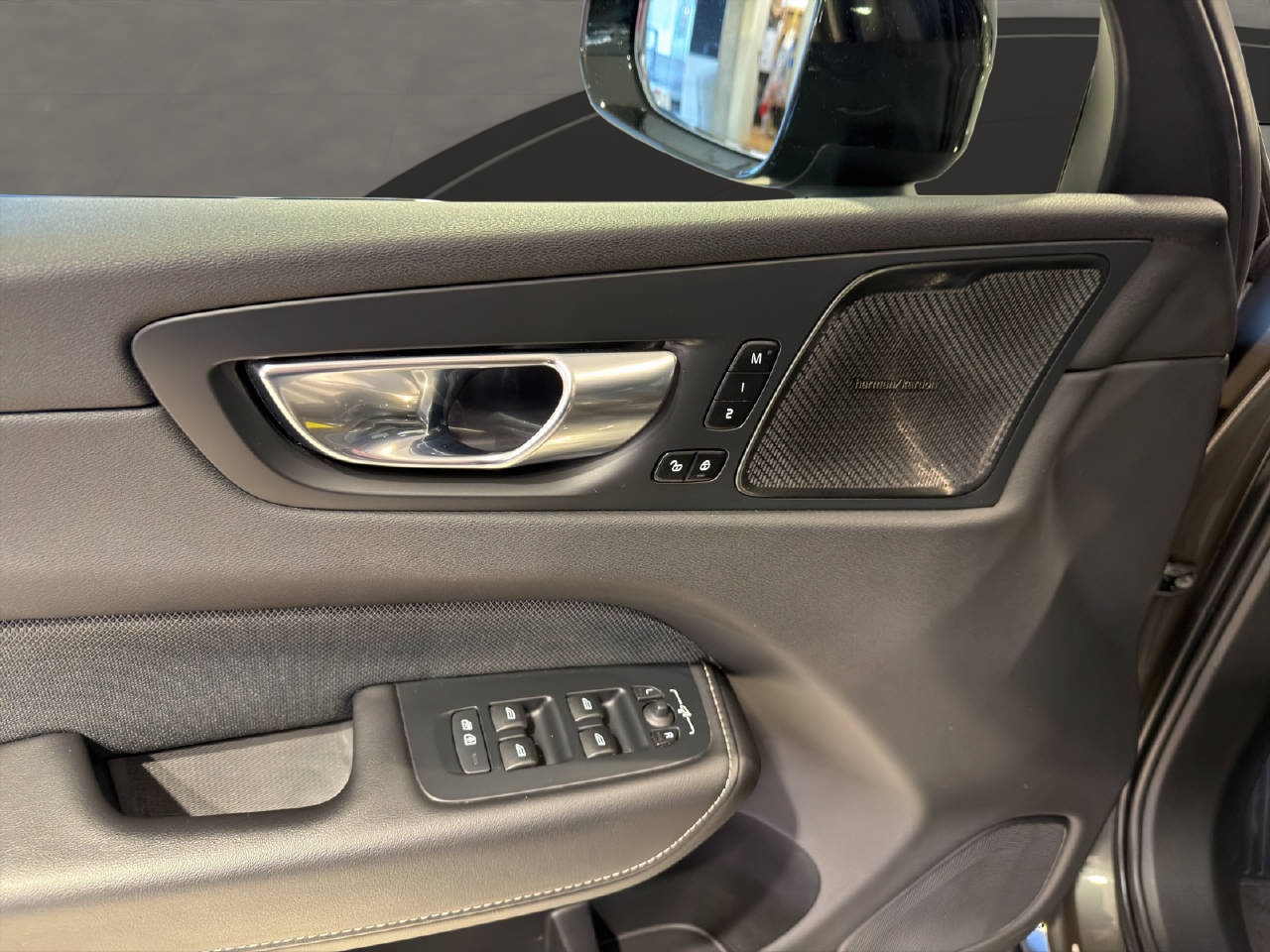 VOLVO XC60 2.0 T6 TE R-Design eAWD-image-15