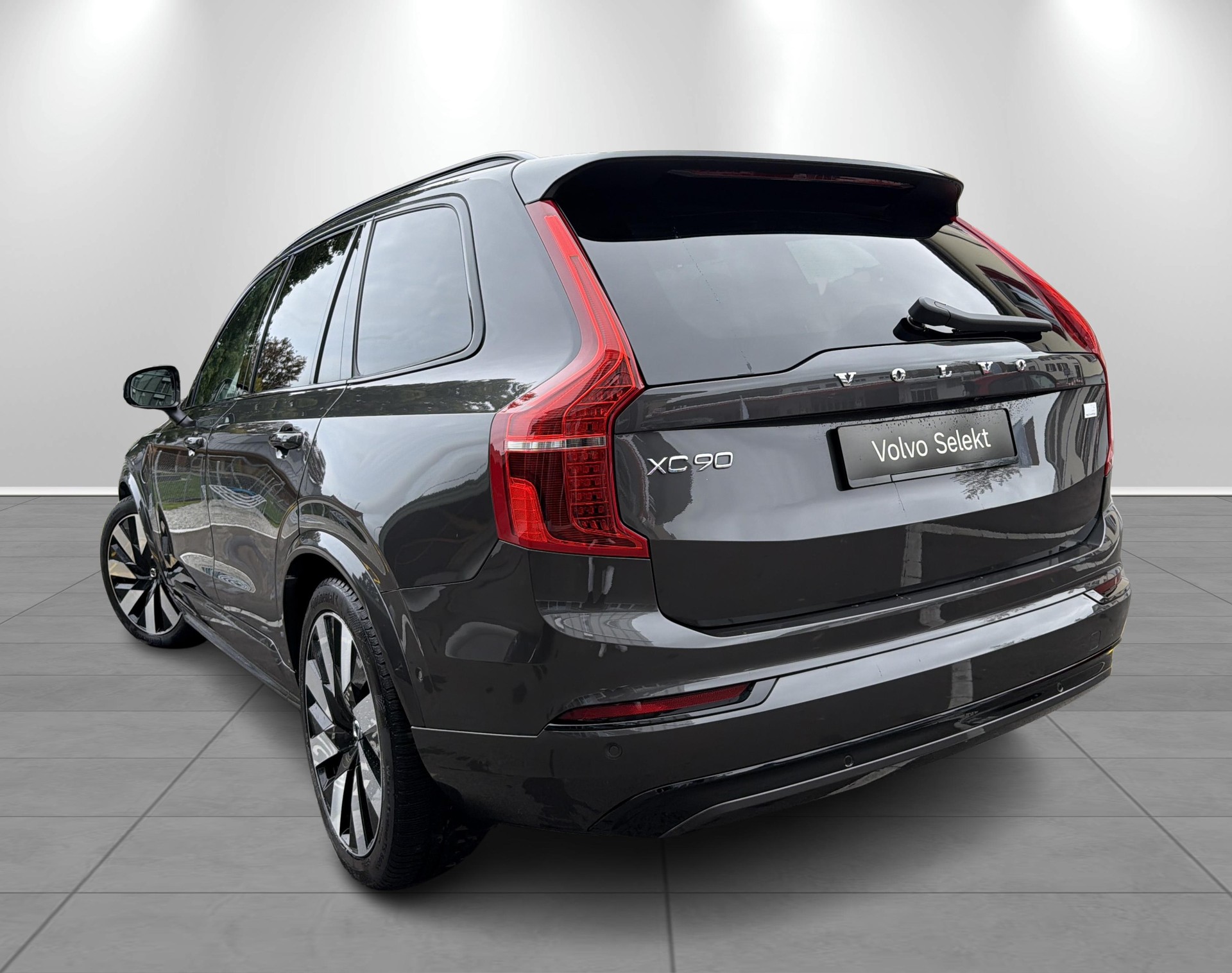 VOLVO XC90 2.0 T8 TE Ultimate Dark 7-showroom-element-1