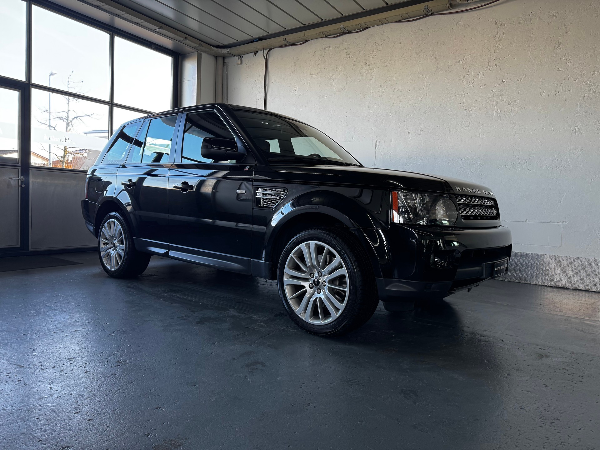 LAND ROVER Range Rover Sport 3.0 TDV6 HSE Automatic-showroom-element-1