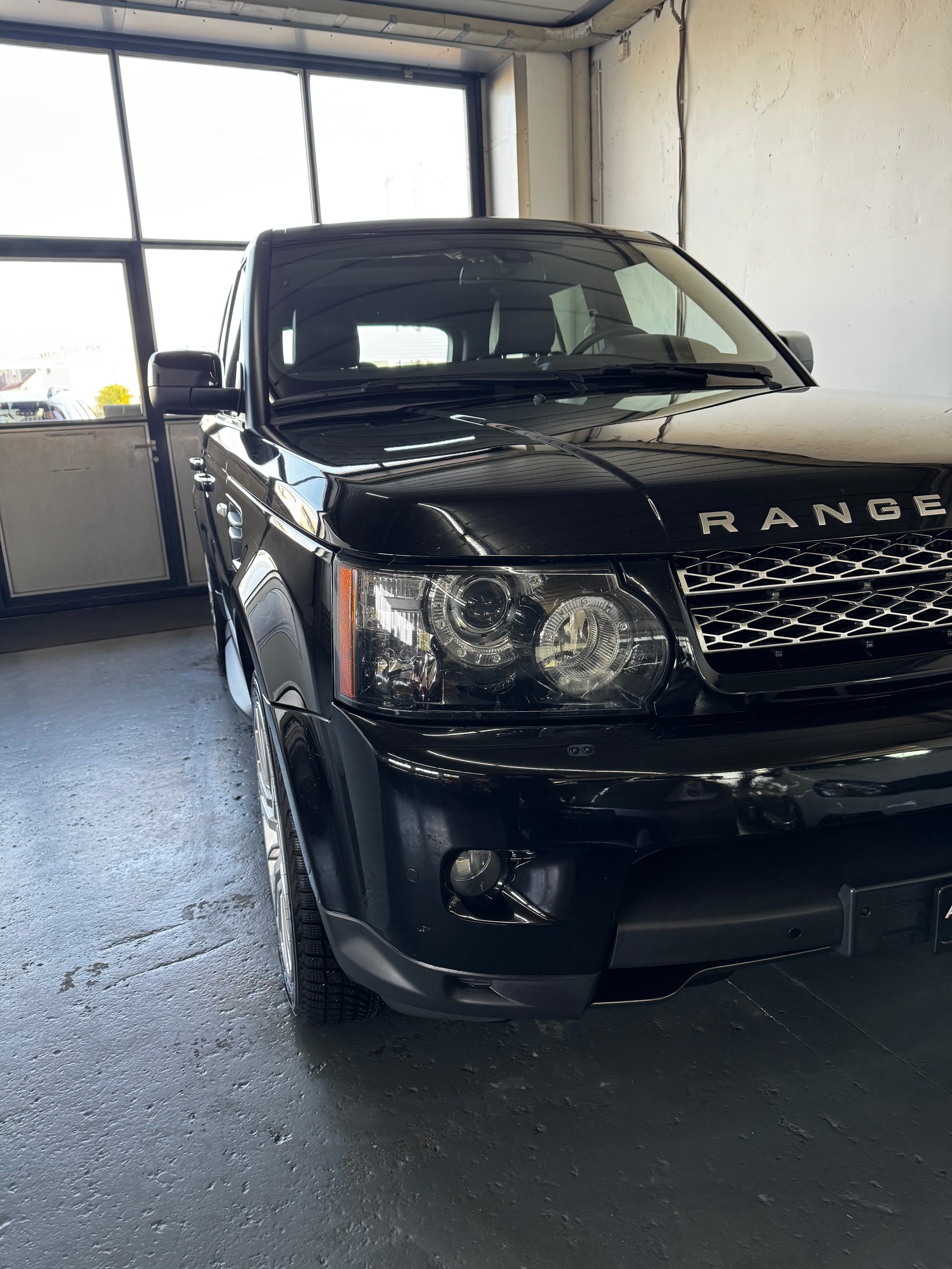 LAND ROVER Range Rover Sport 3.0 TDV6 HSE Automatic-showroom-element-2