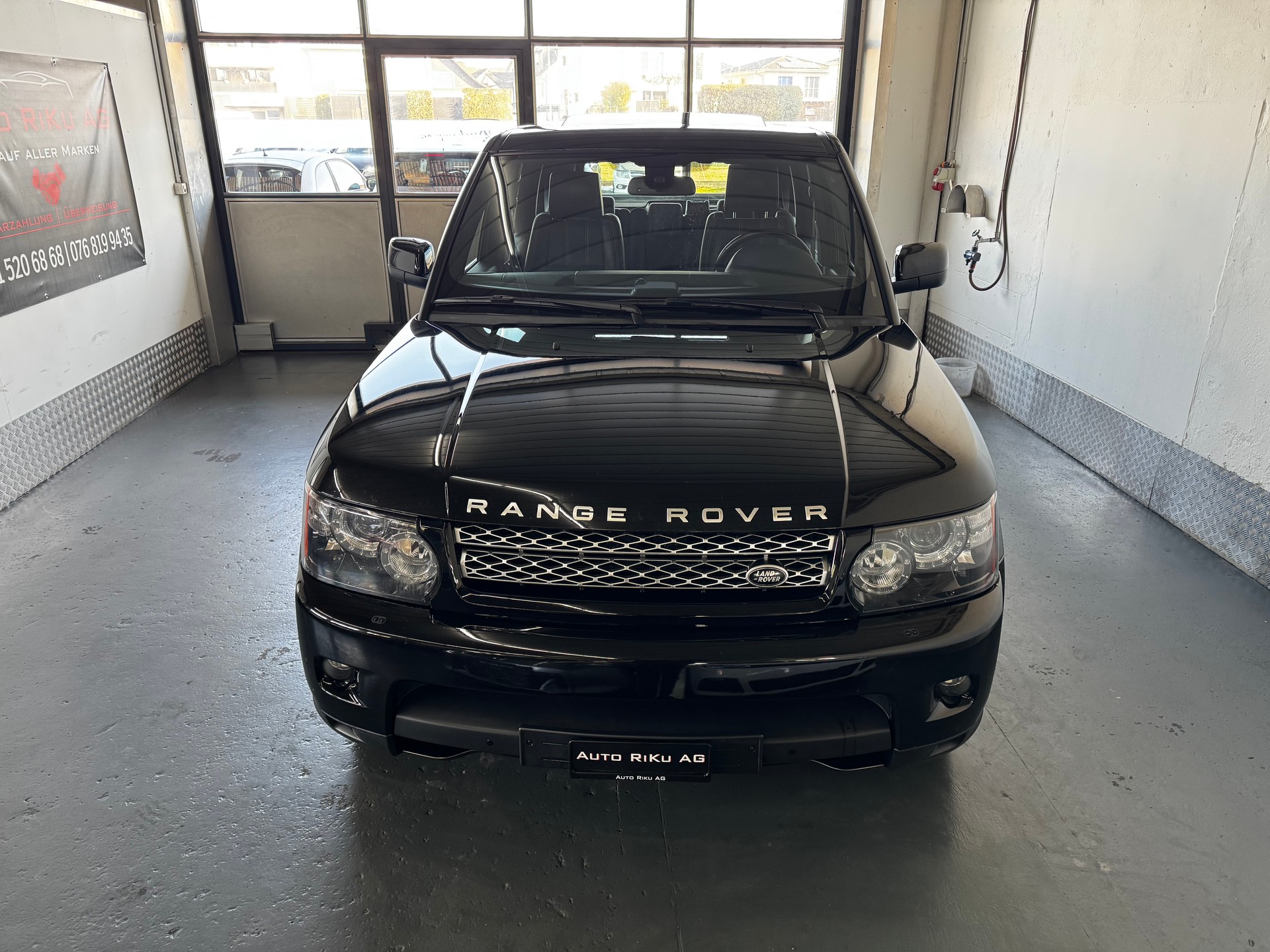 LAND ROVER Range Rover Sport 3.0 TDV6 HSE Automatic-showroom-element-3
