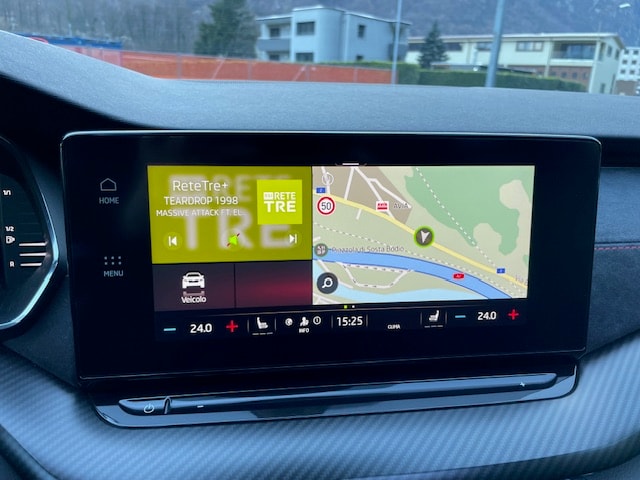 SKODA Octavia Combi 2.0 TSI DSG RS-image-13