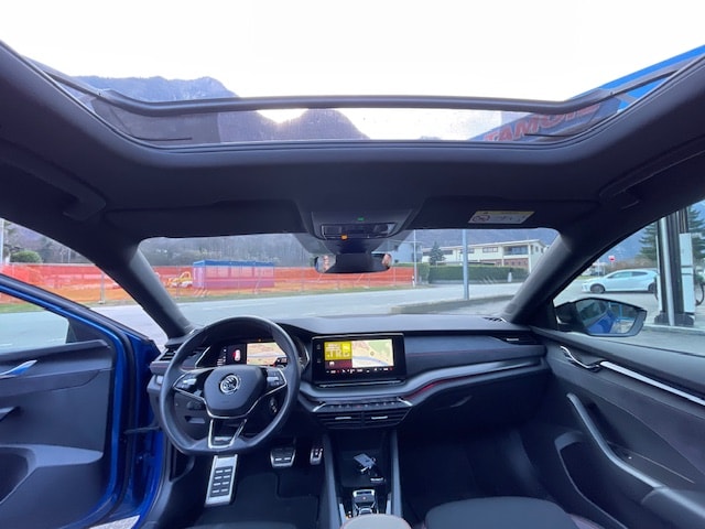 SKODA Octavia Combi 2.0 TSI DSG RS-image-10