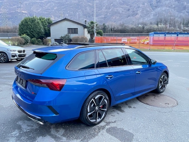 SKODA Octavia Combi 2.0 TSI DSG RS-image-5