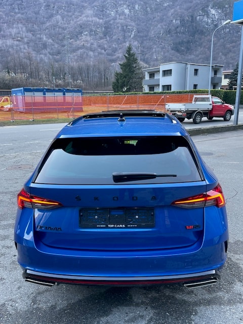 SKODA Octavia Combi 2.0 TSI DSG RS-image-4