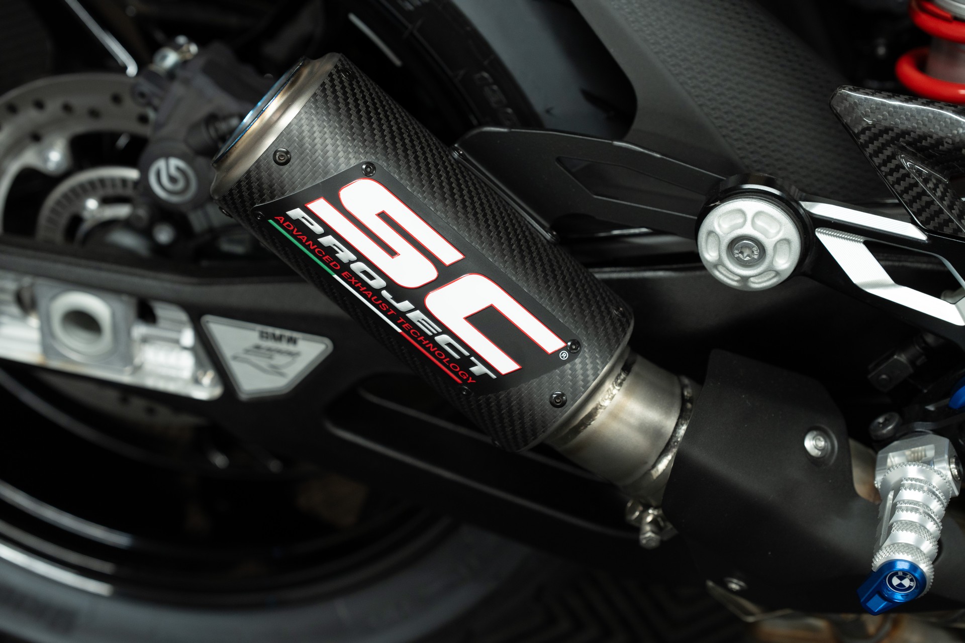 BMW S 1000 R mit M Frästeilen und SC Project Endschalldämpfer-image-4