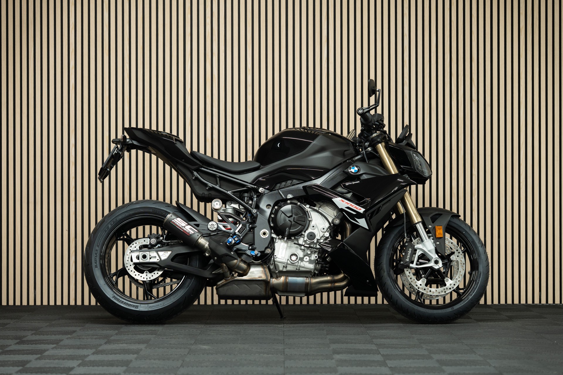 BMW S 1000 R mit M Frästeilen und SC Project Endschalldämpfer-image-0
