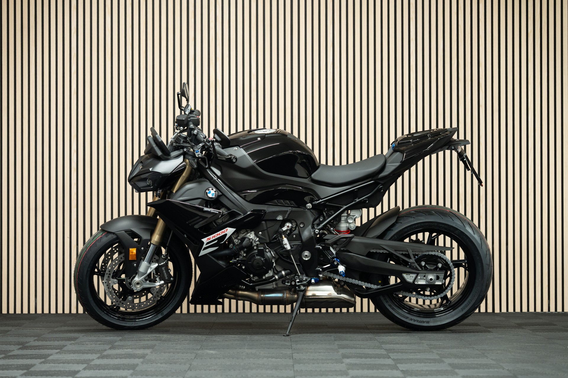 BMW S 1000 R mit M Frästeilen und SC Project Endschalldämpfer-image-1