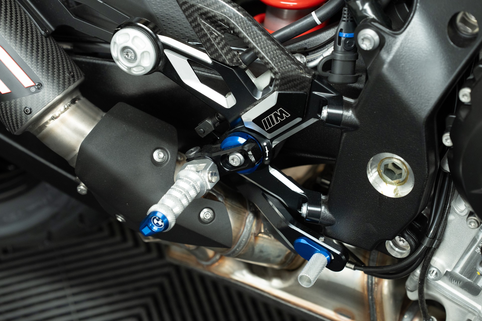 BMW S 1000 R mit M Frästeilen und SC Project Endschalldämpfer-image-5