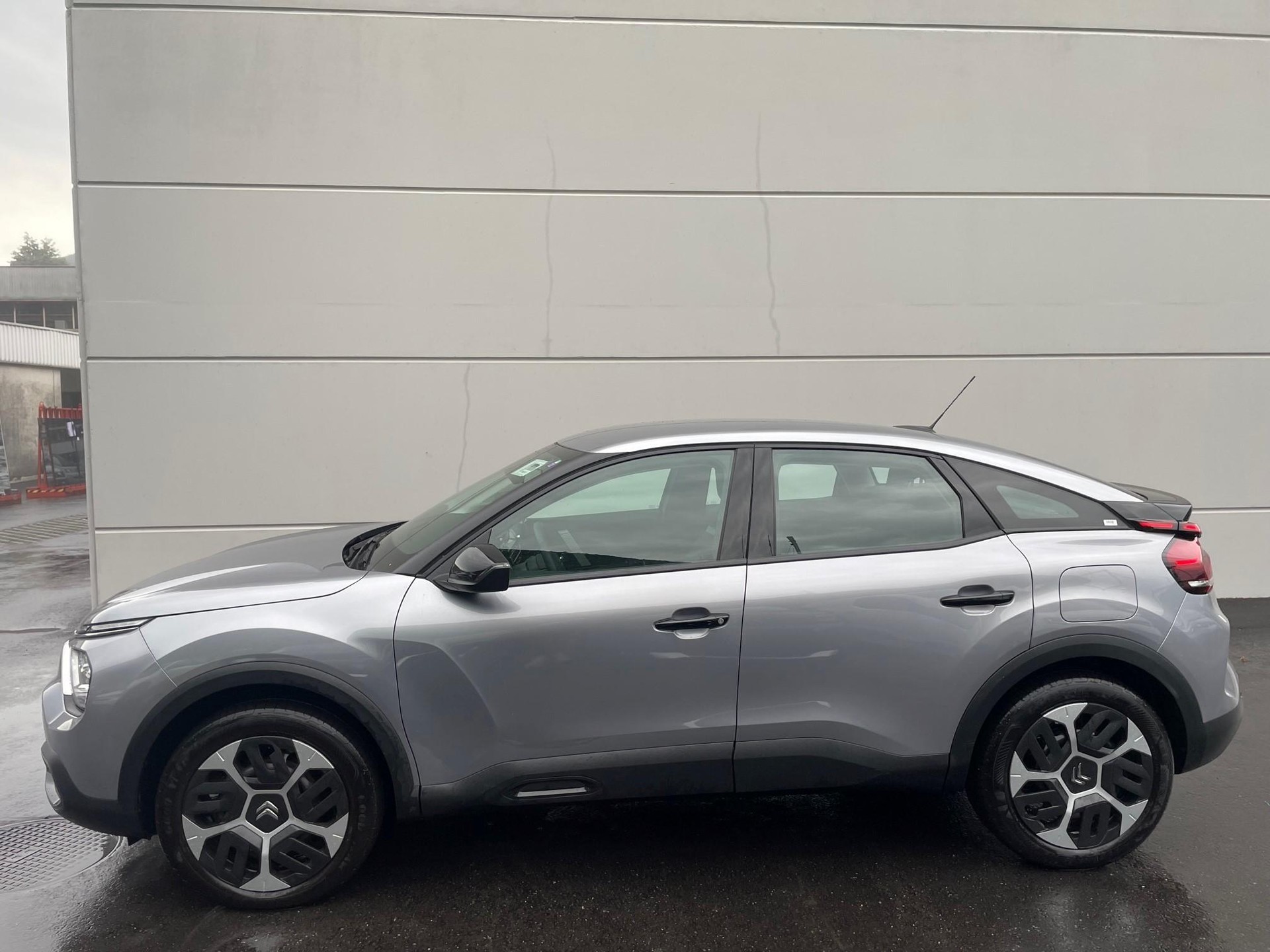 CITROEN C4 1.2 PureTech Swiss Edition-image-3