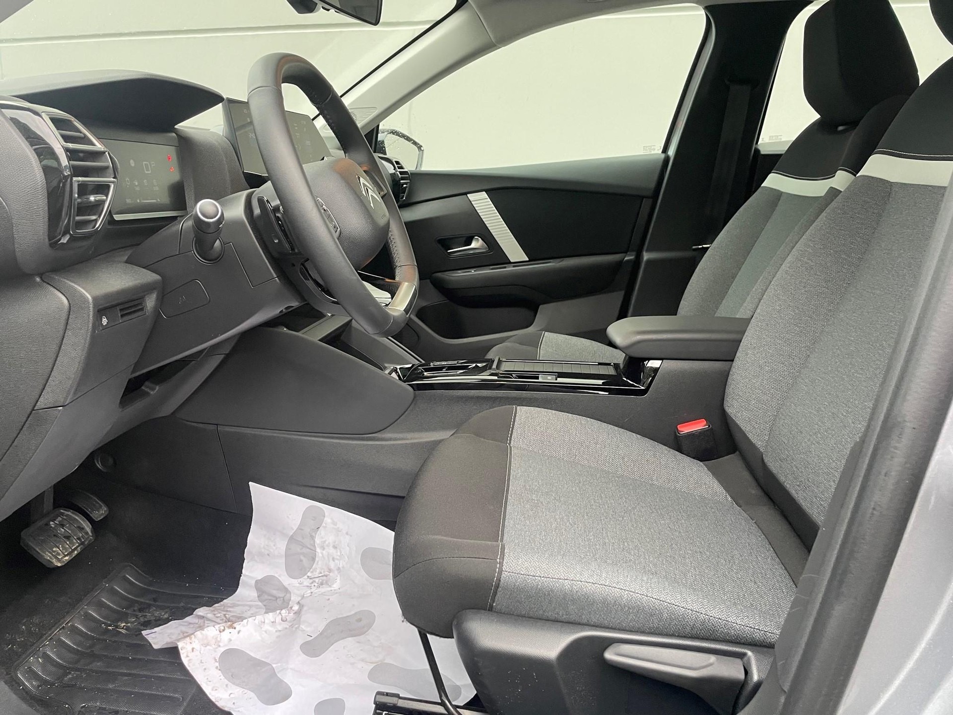 CITROEN C4 1.2 PureTech Swiss Edition-image-12