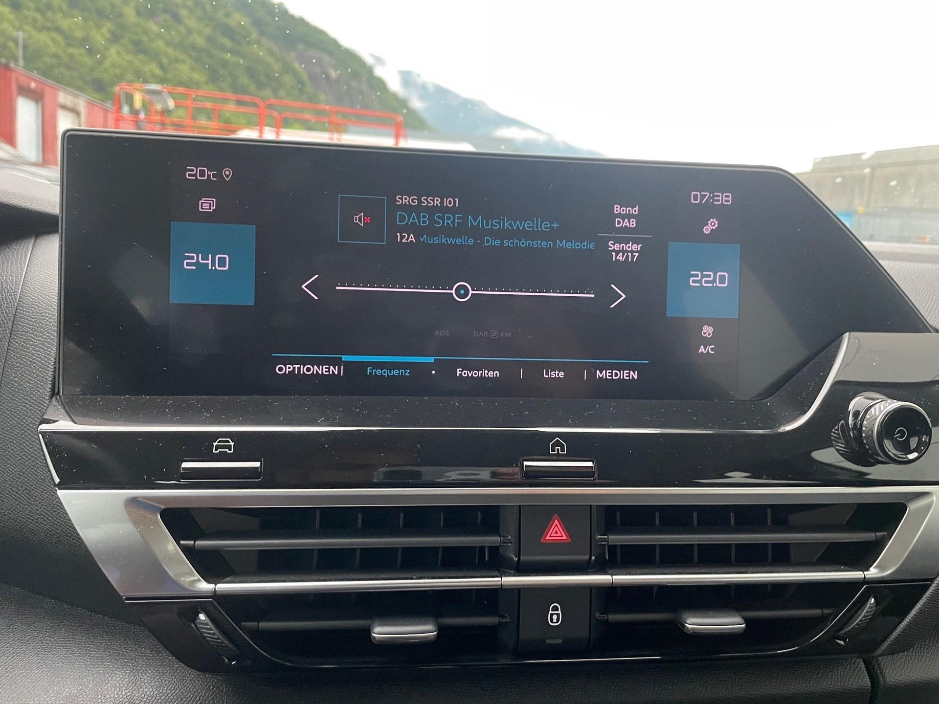 CITROEN C4 1.2 PureTech Swiss Edition-image-9