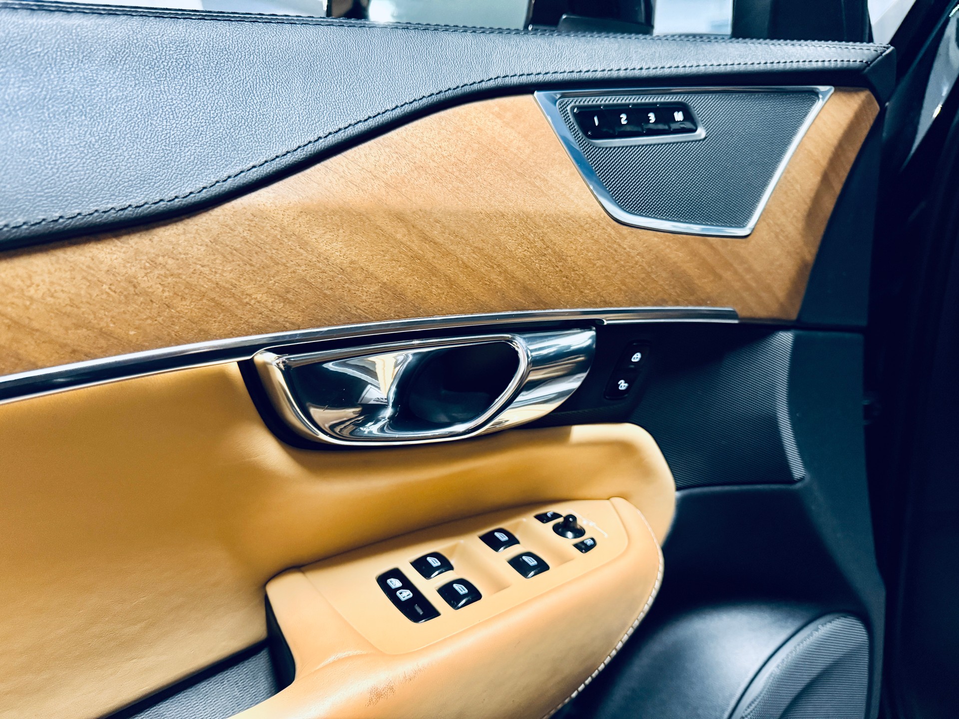 VOLVO XC90 D5 AWD Inscription Geartronic-image-15