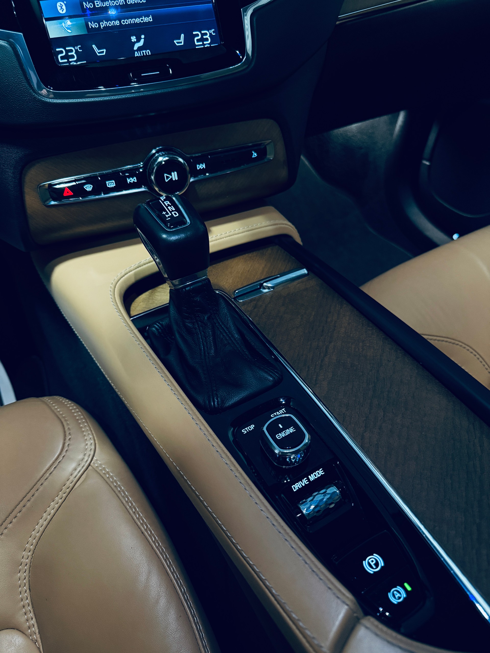VOLVO XC90 D5 AWD Inscription Geartronic-image-14