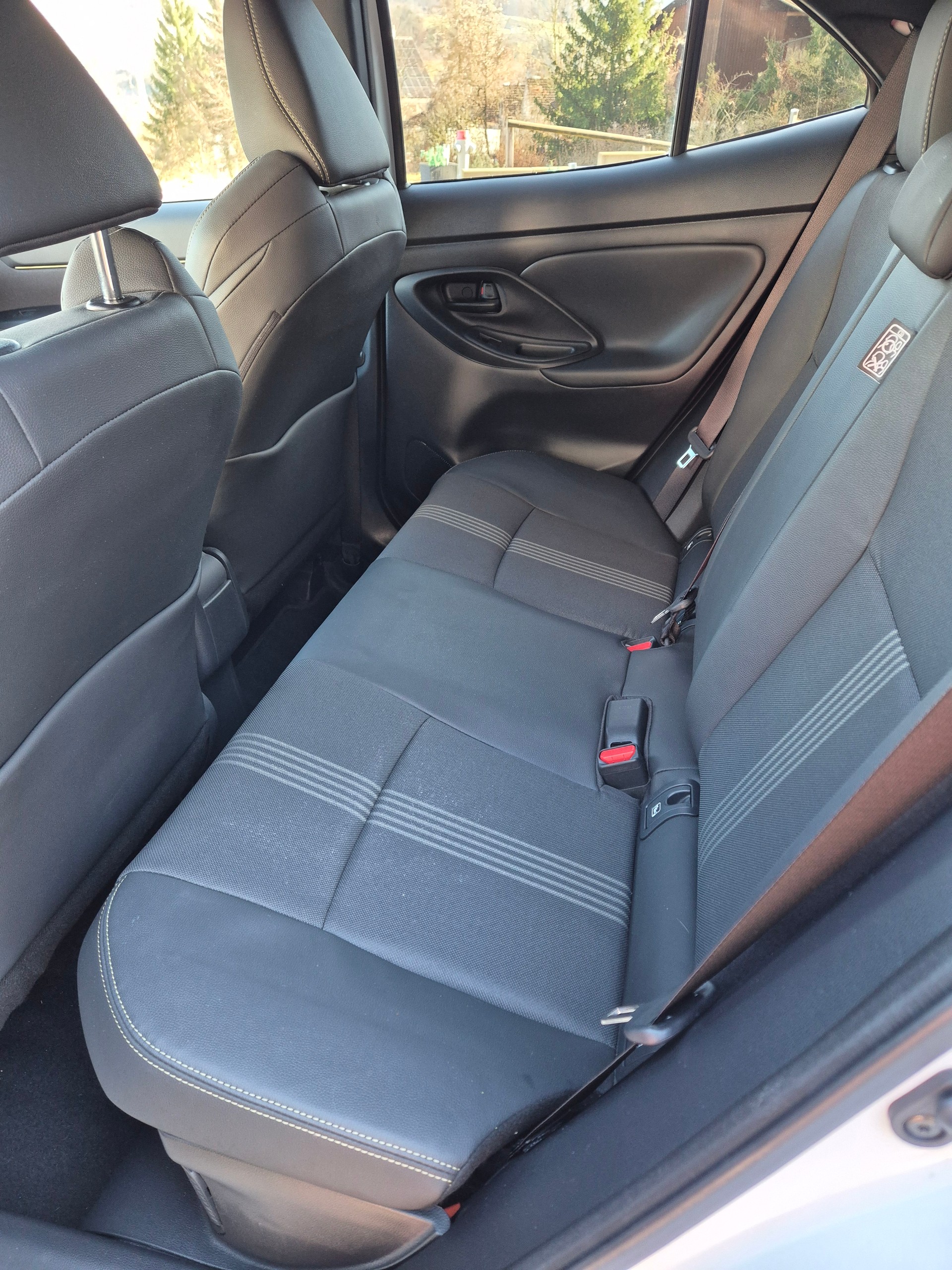 TOYOTA Yaris Cross 1.5 Adventure e-CVT AWDi-image-9