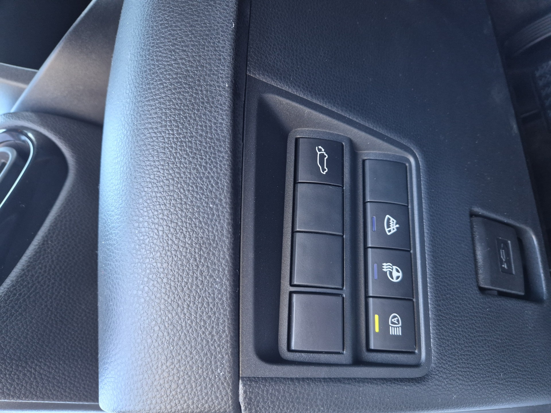 TOYOTA Yaris Cross 1.5 Adventure e-CVT AWDi-image-12