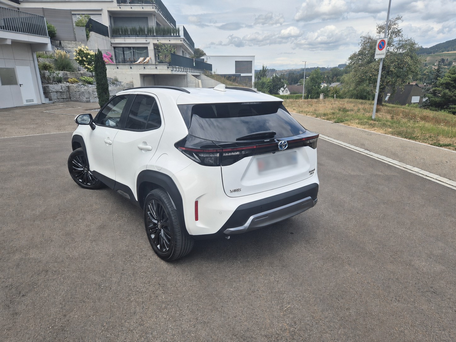 TOYOTA Yaris Cross 1.5 Adventure e-CVT AWDi-image-3