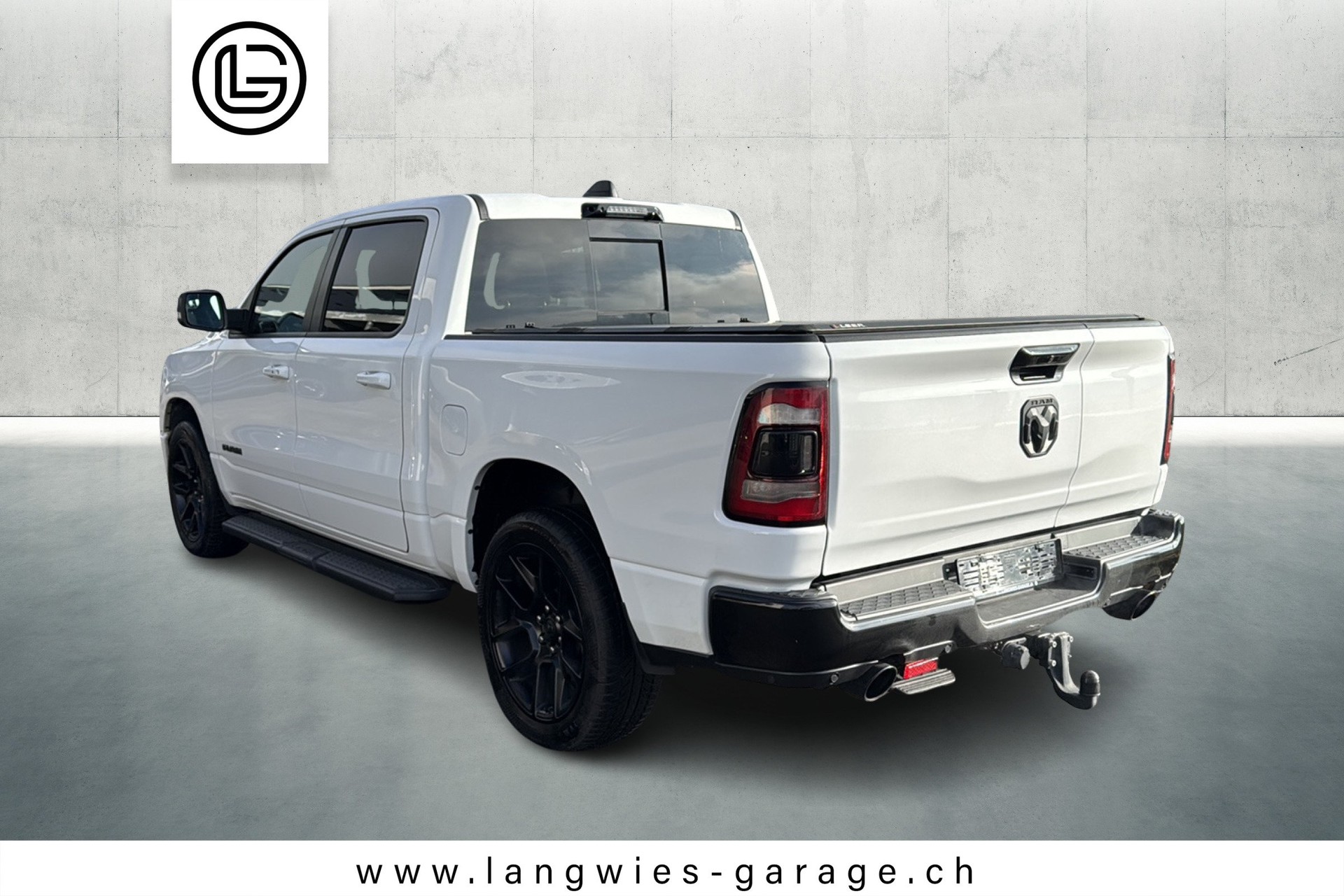 DODGE RAM 1500 Sport-showroom-element-2