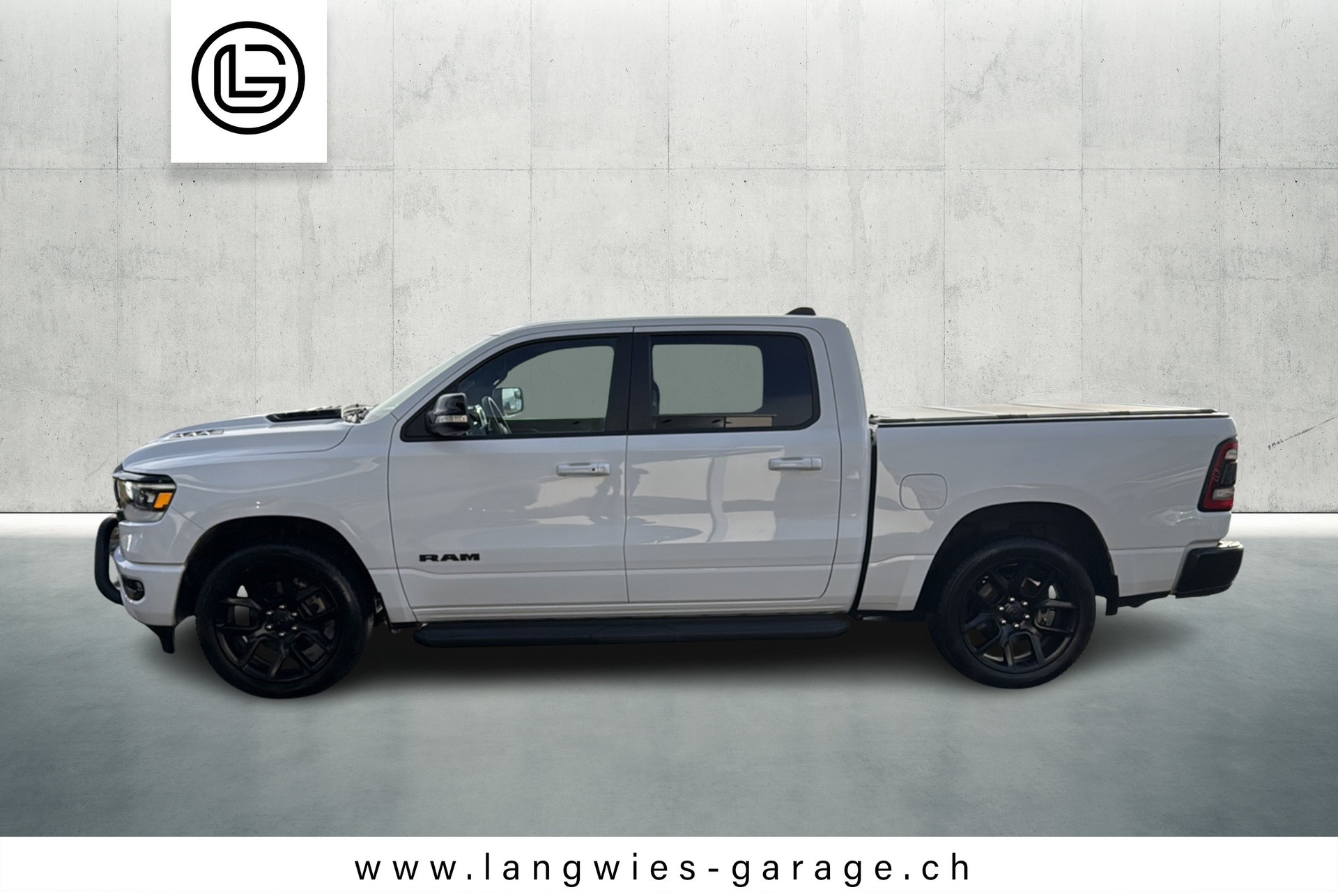 DODGE RAM 1500 Sport-showroom-element-1