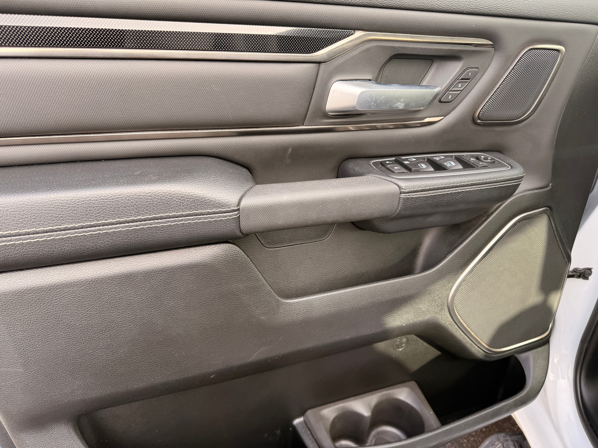 DODGE RAM 1500 Sport-image-7