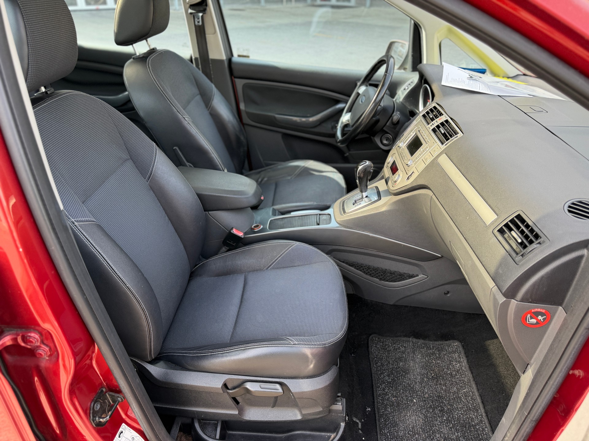 FORD C-Max 2.0 TDCi Titanium PowerShift Automat Panorama-image-7
