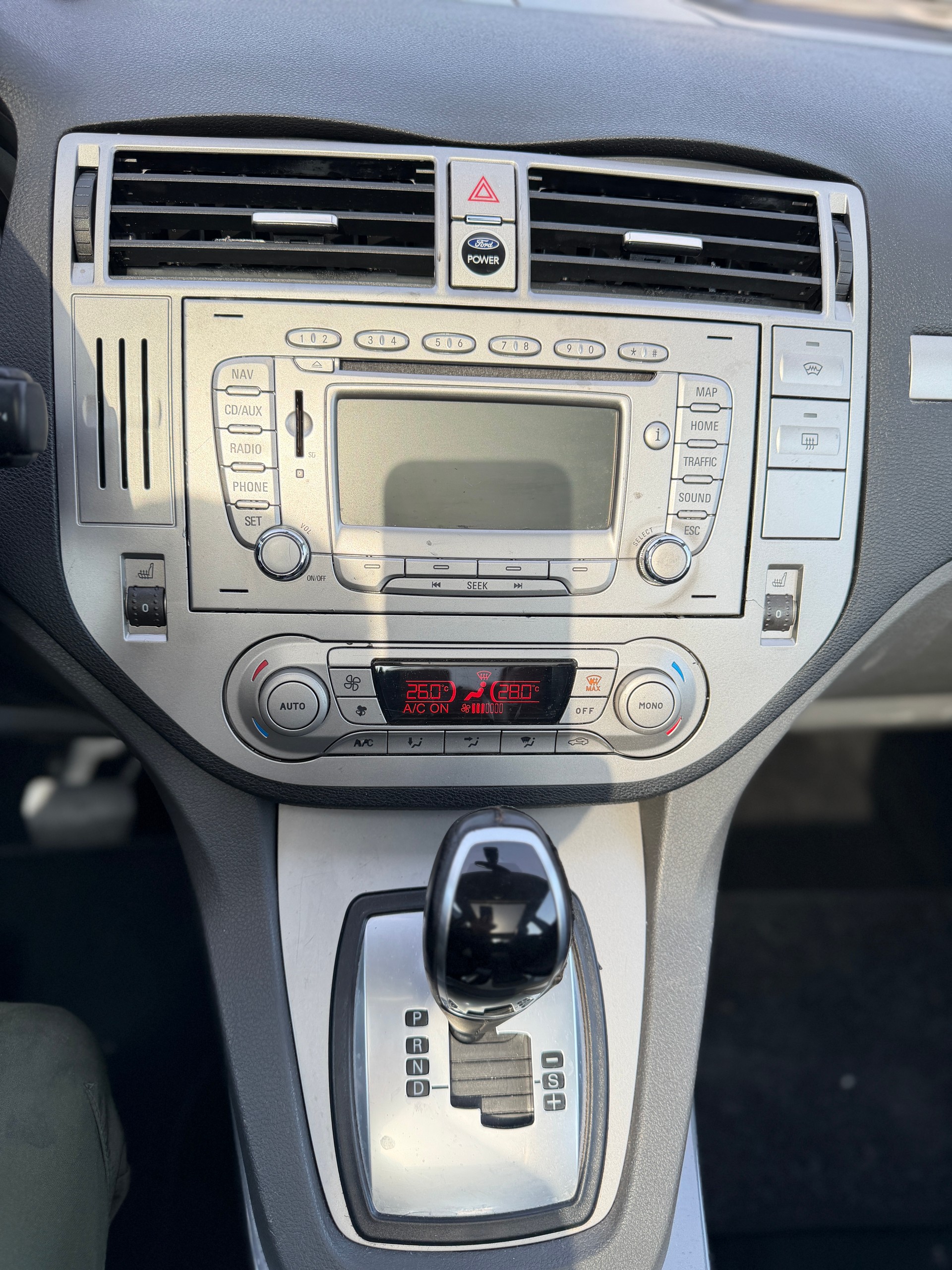 FORD C-Max 2.0 TDCi Titanium PowerShift Automat Panorama-image-12
