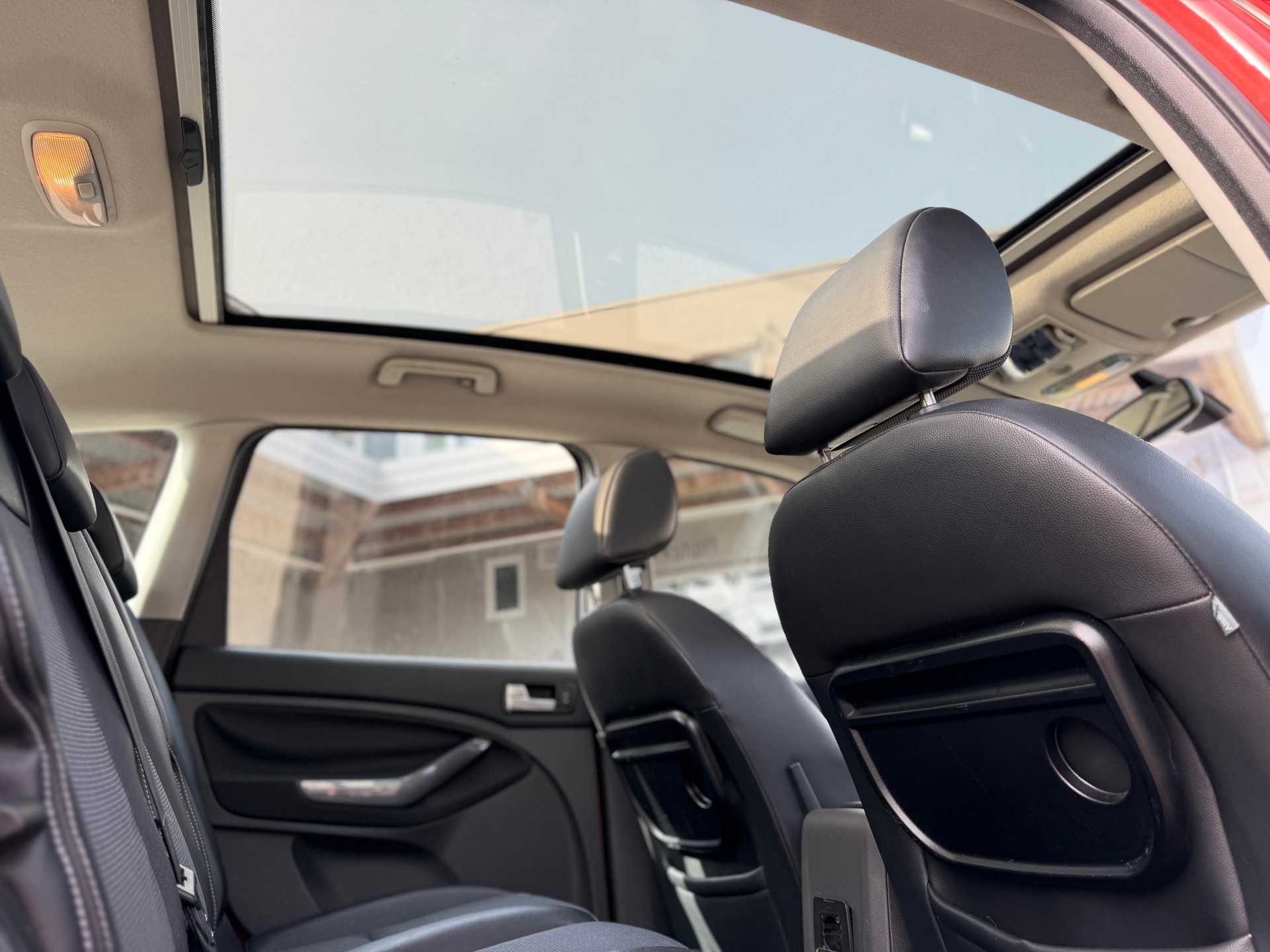 FORD C-Max 2.0 TDCi Titanium PowerShift Automat Panorama-image-11