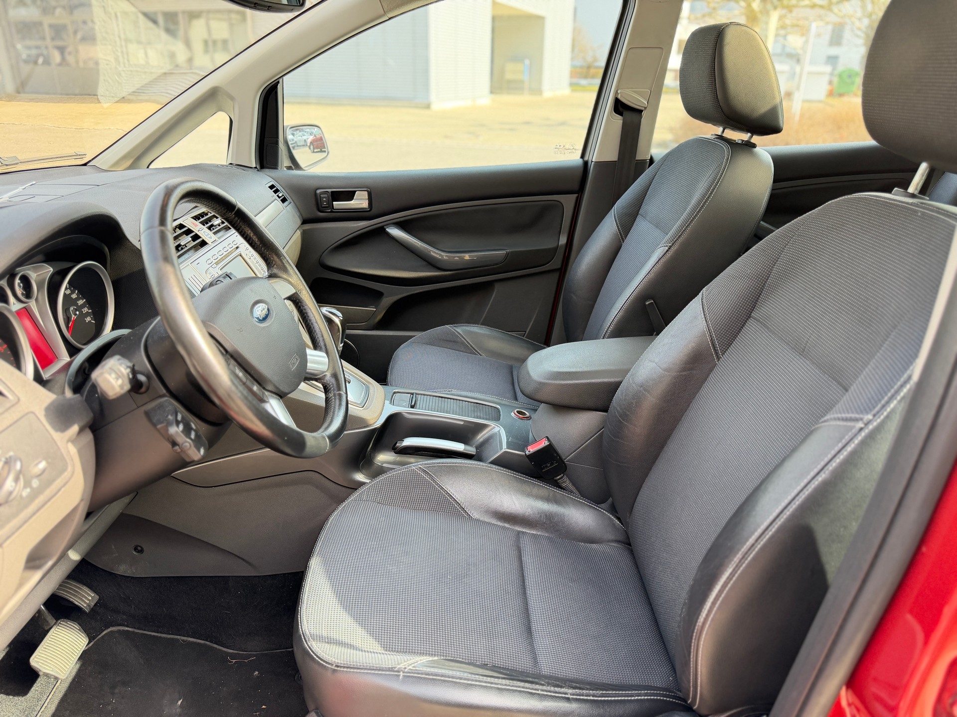 FORD C-Max 2.0 TDCi Titanium PowerShift Automat Panorama-image-5