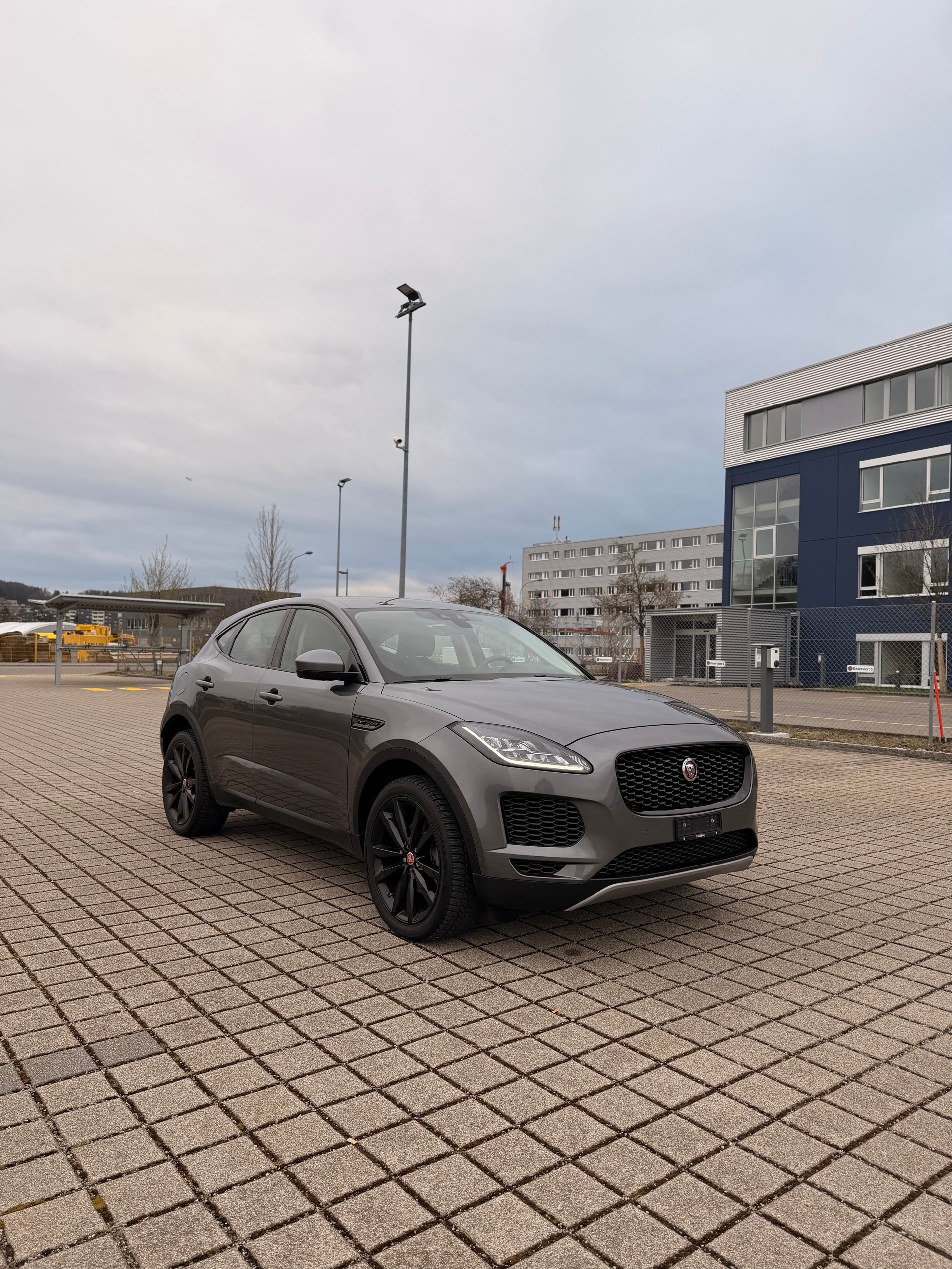 JAGUAR E-Pace 2.0d D150 S AWD Automatik-showroom-element-2