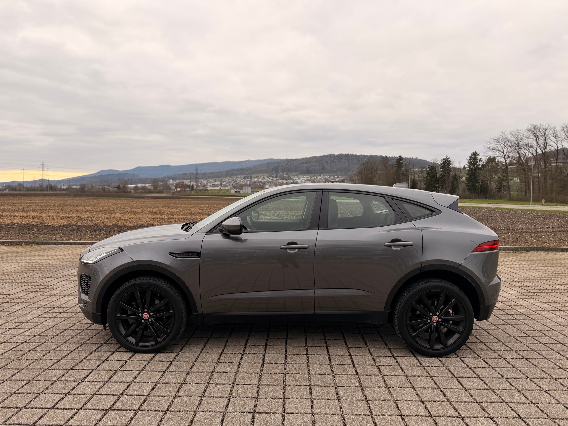 JAGUAR E-Pace 2.0d D150 S AWD Automatik-image-8