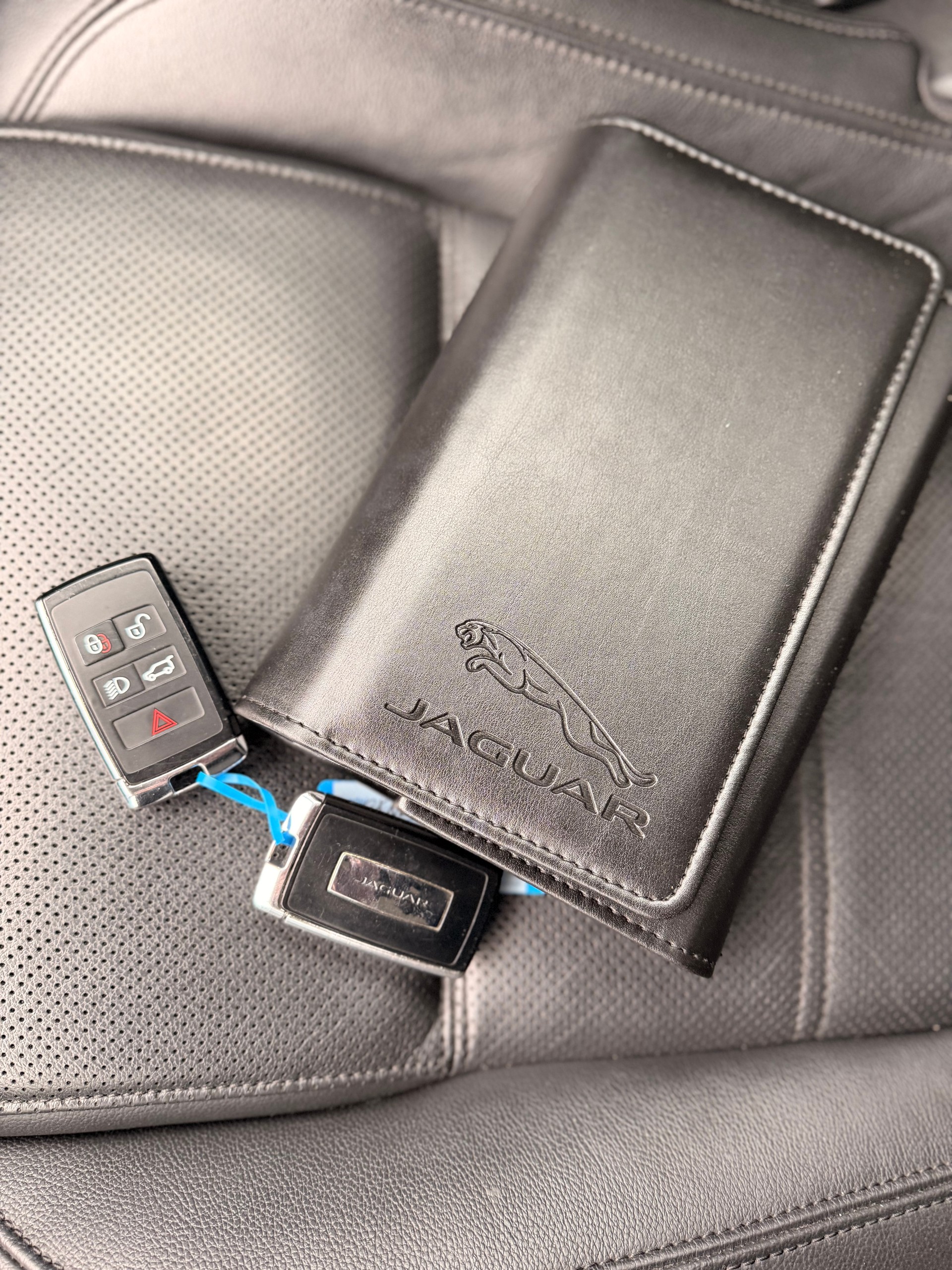 JAGUAR E-Pace 2.0d D150 S AWD Automatik-image-23