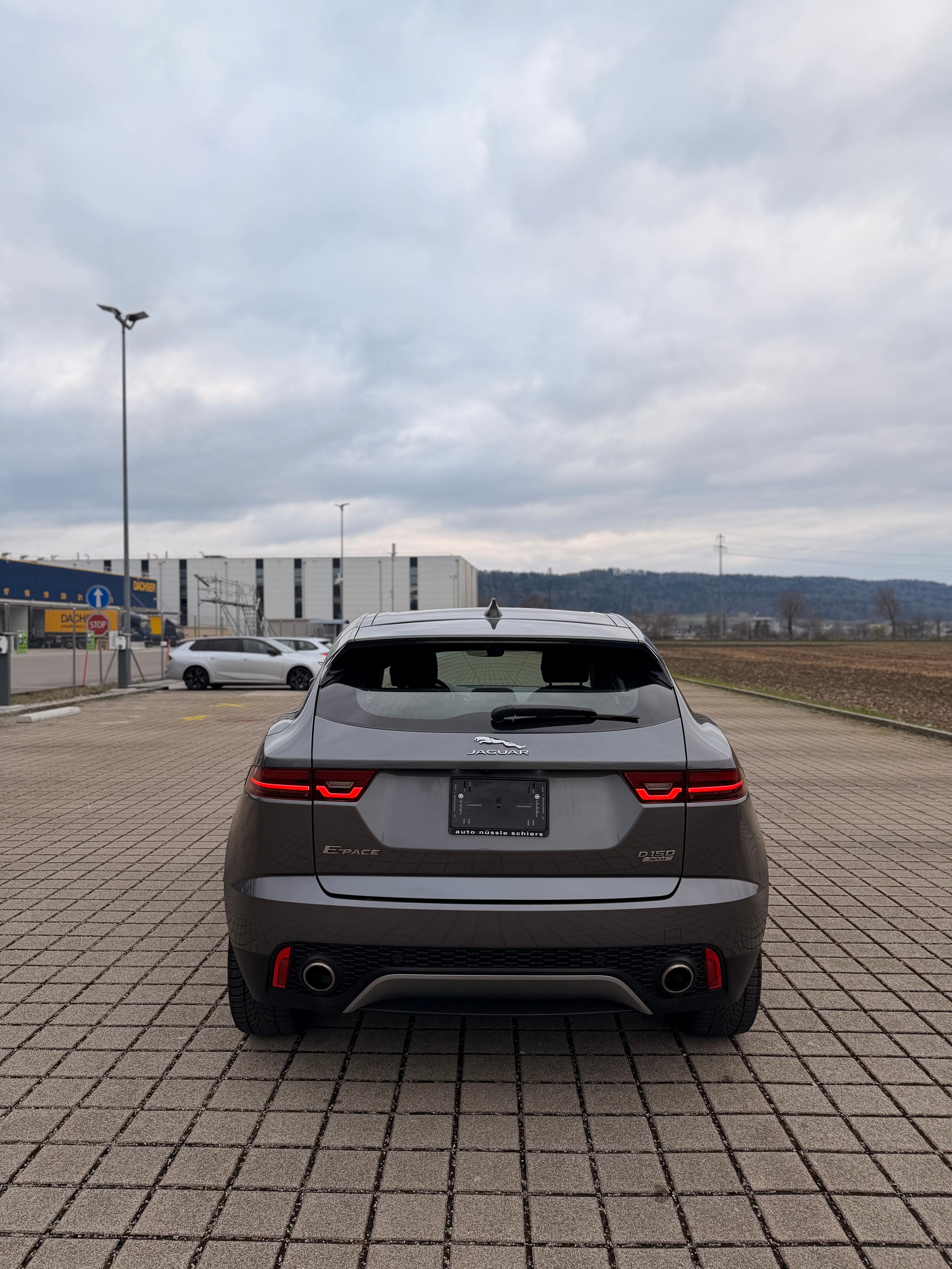 JAGUAR E-Pace 2.0d D150 S AWD Automatik-image-6