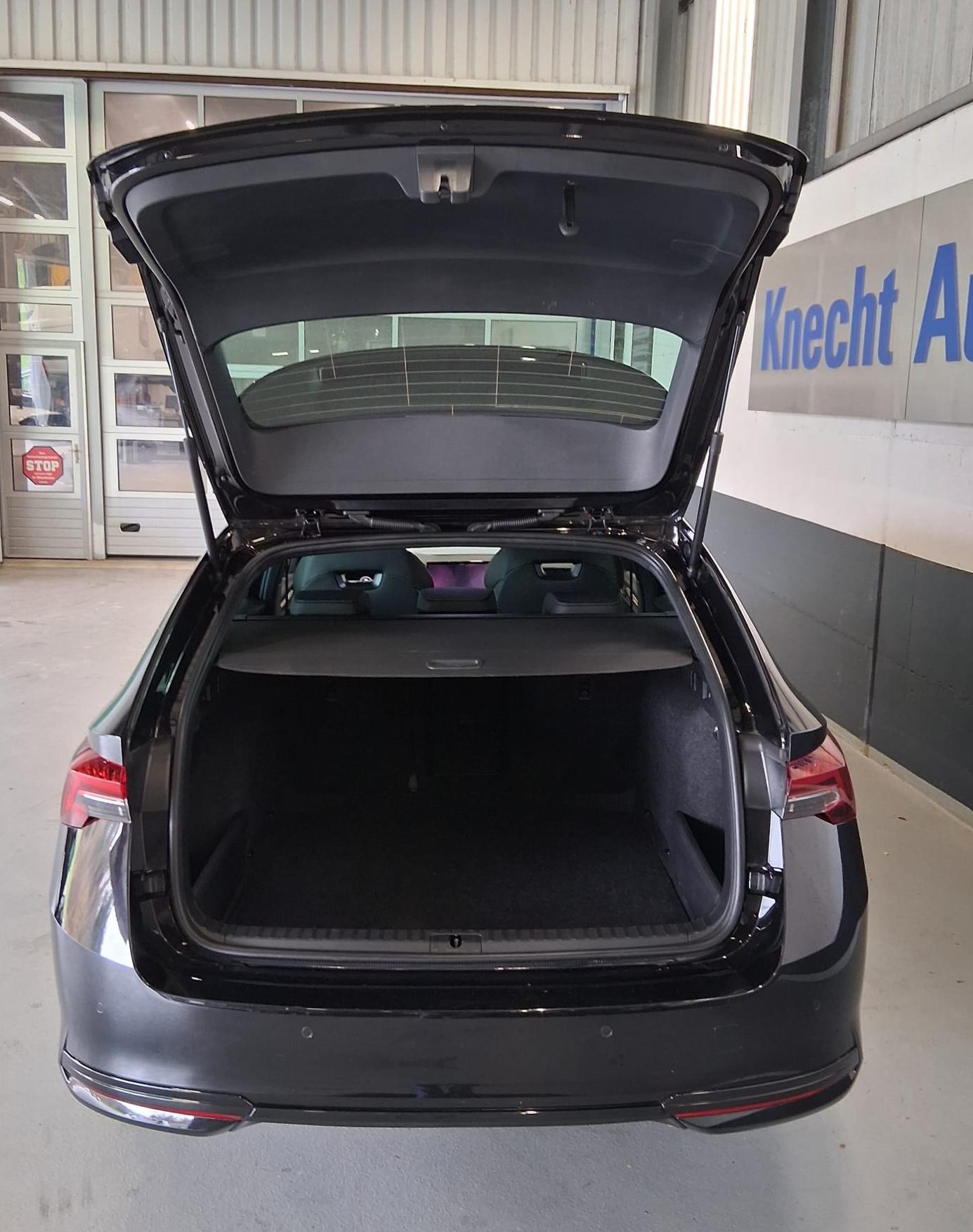 SKODA Octavia Combi 1.5 TSI SportLine DSG-image-4