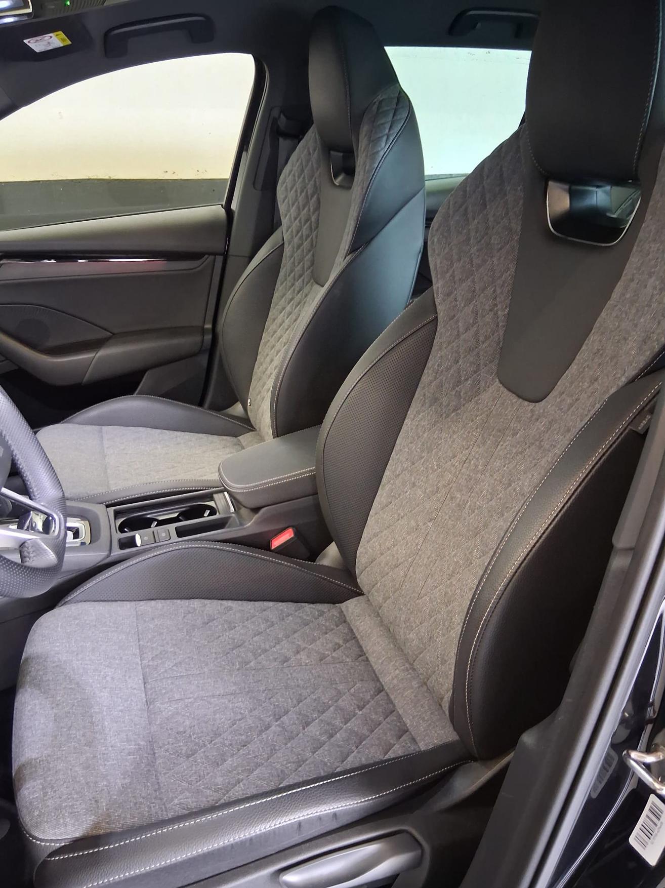 SKODA Octavia Combi 1.5 TSI SportLine DSG-image-9