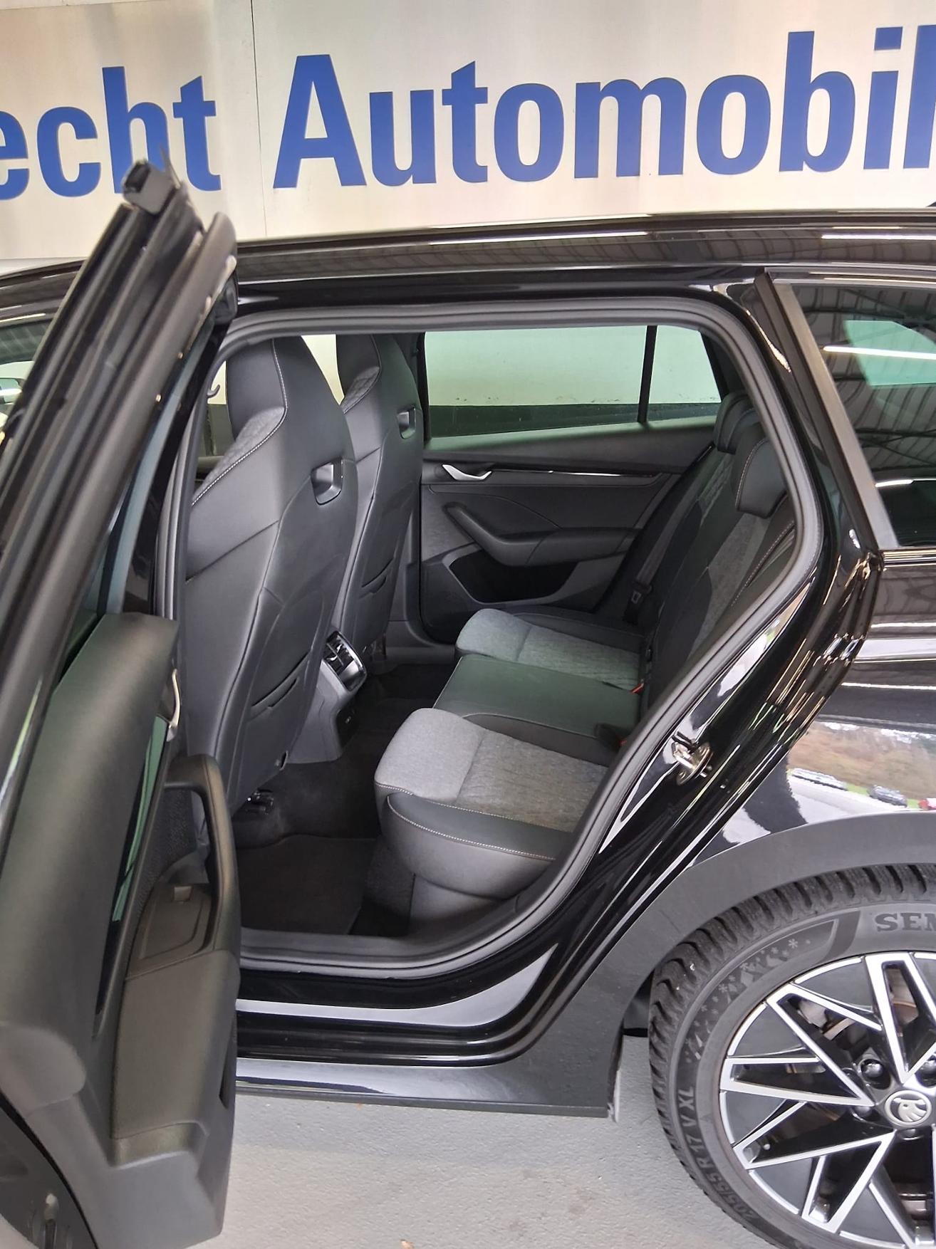 SKODA Octavia Combi 1.5 TSI SportLine DSG-image-6