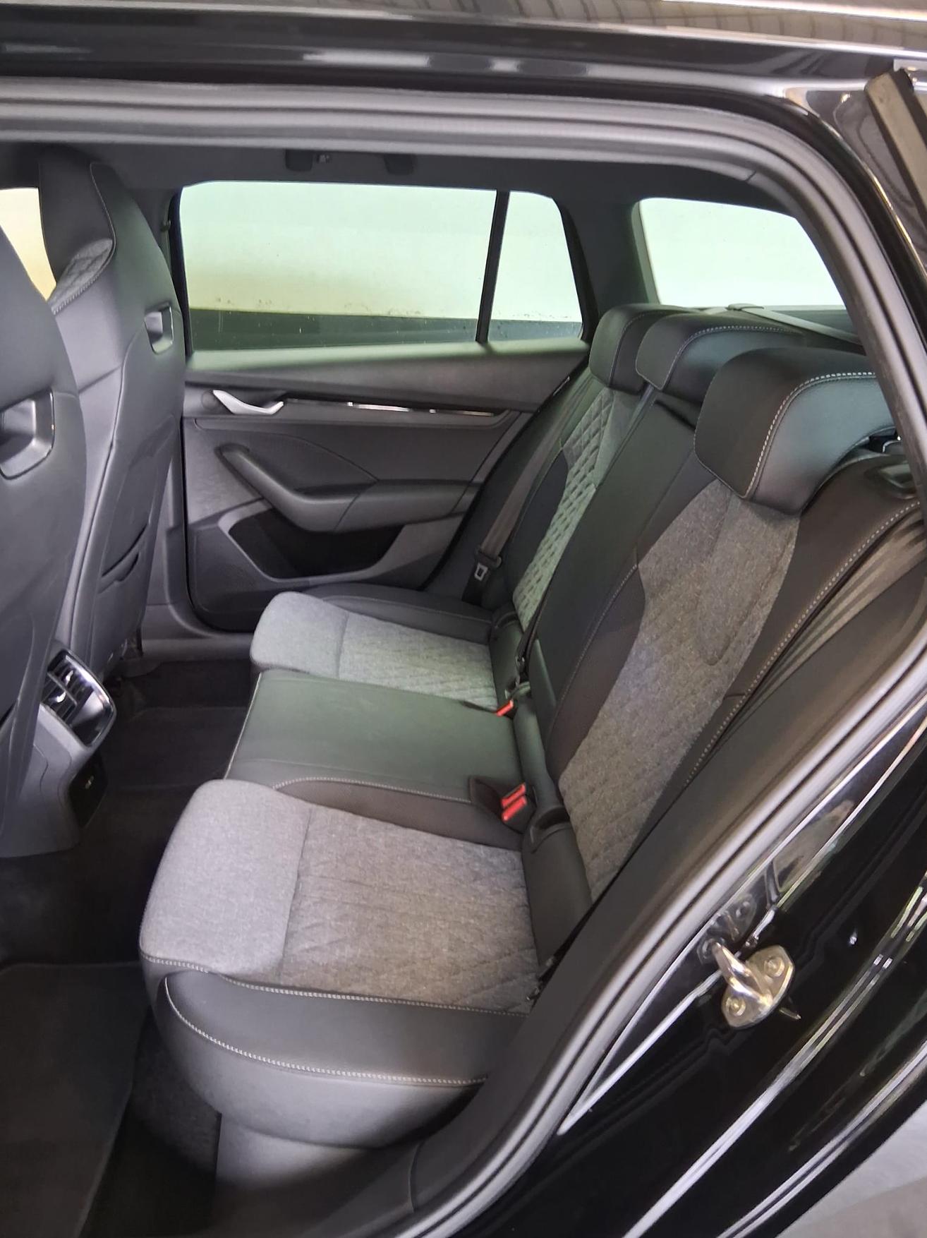 SKODA Octavia Combi 1.5 TSI SportLine DSG-image-7