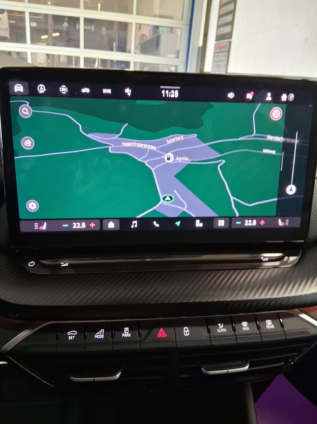 SKODA Octavia Combi 1.5 TSI SportLine DSG-image-14