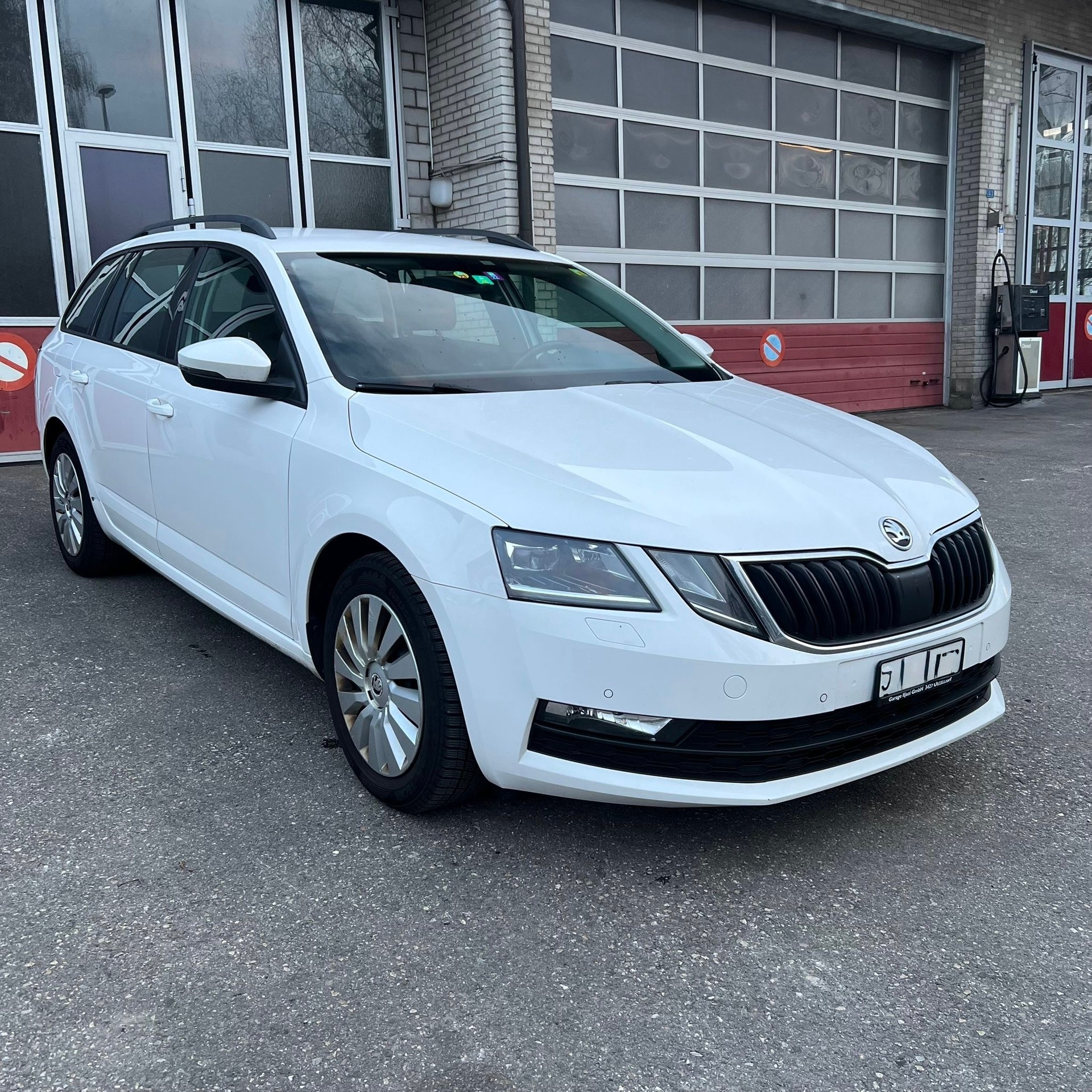 SKODA Octavia Combi 1.6 TDI Ambition DSG-image-3