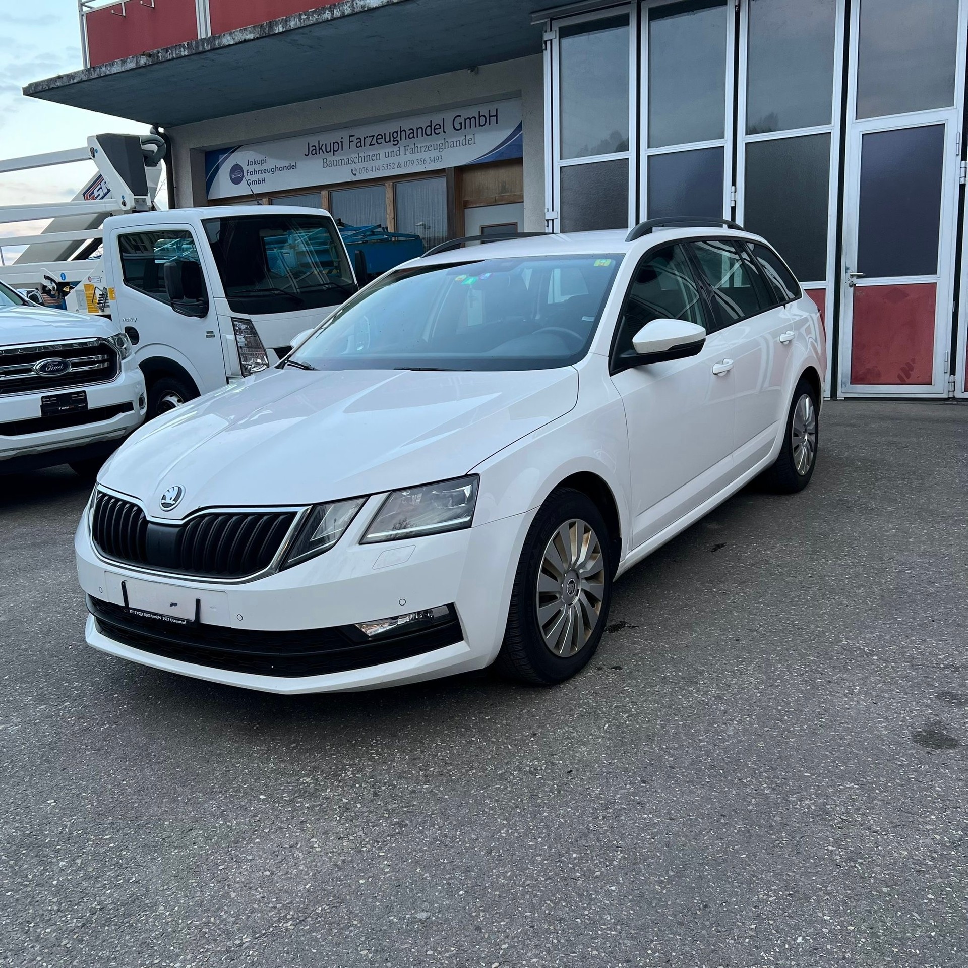 SKODA Octavia Combi 1.6 TDI Ambition DSG-image-1