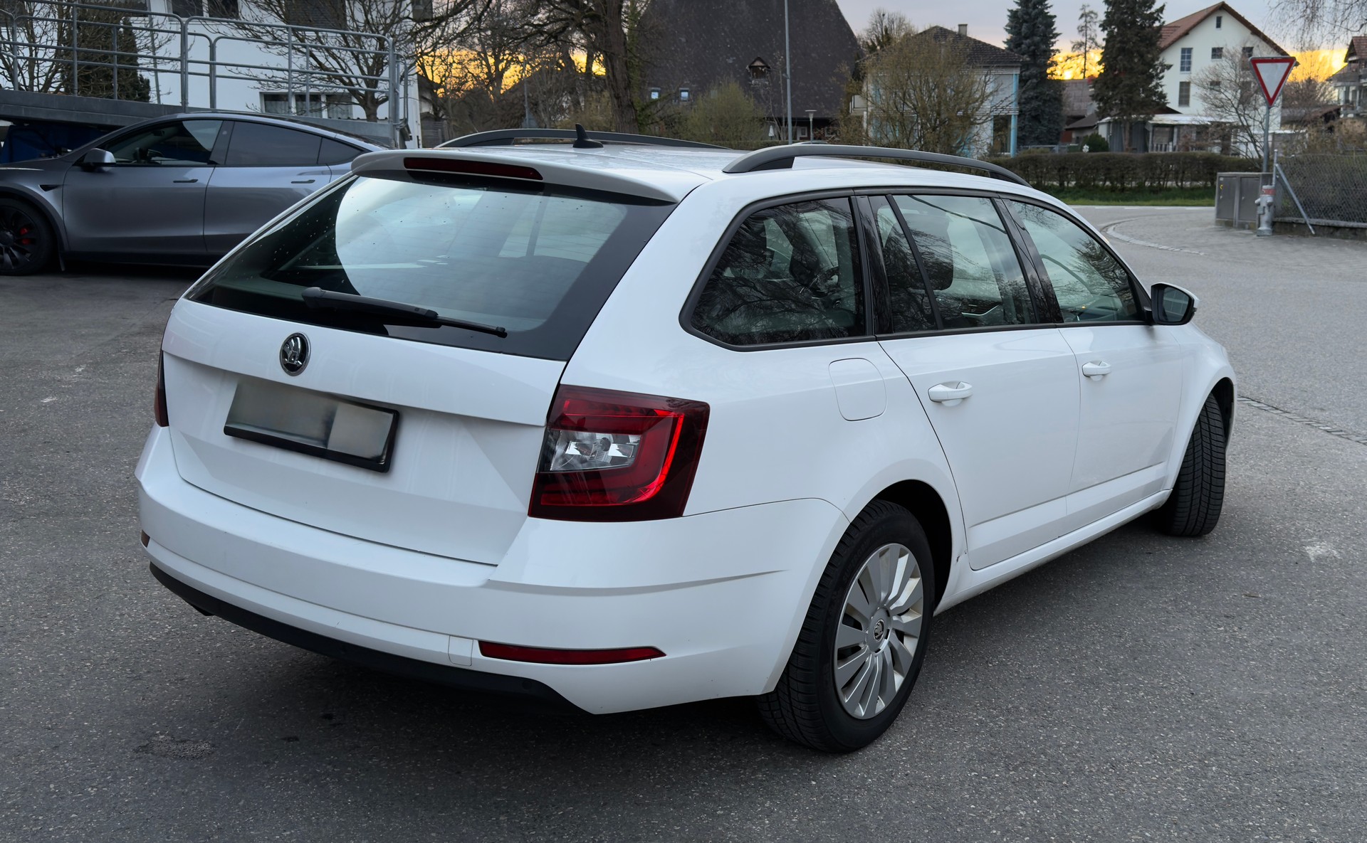 SKODA Octavia Combi 1.6 TDI Ambition DSG-image-10