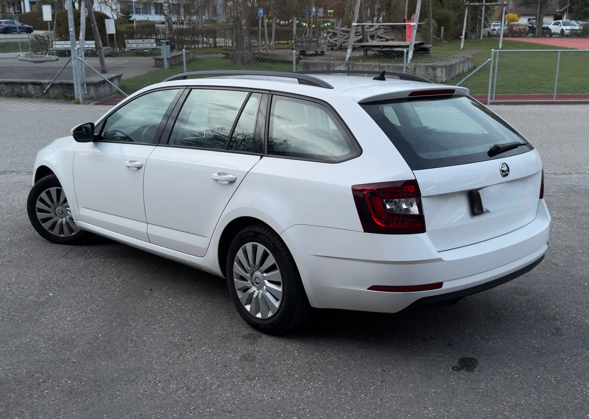 SKODA Octavia Combi 1.6 TDI Ambition DSG-image-11