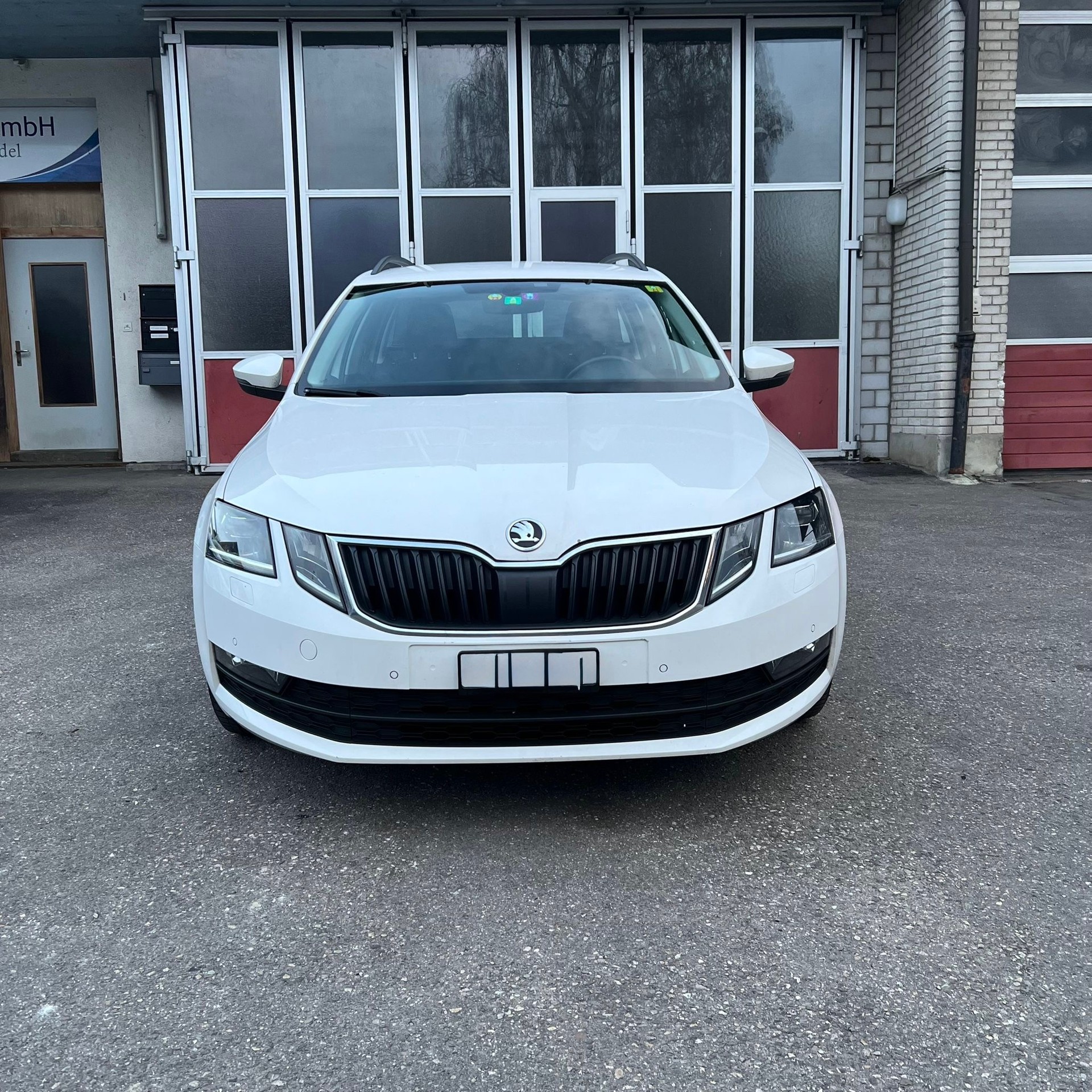 SKODA Octavia Combi 1.6 TDI Ambition DSG-image-2